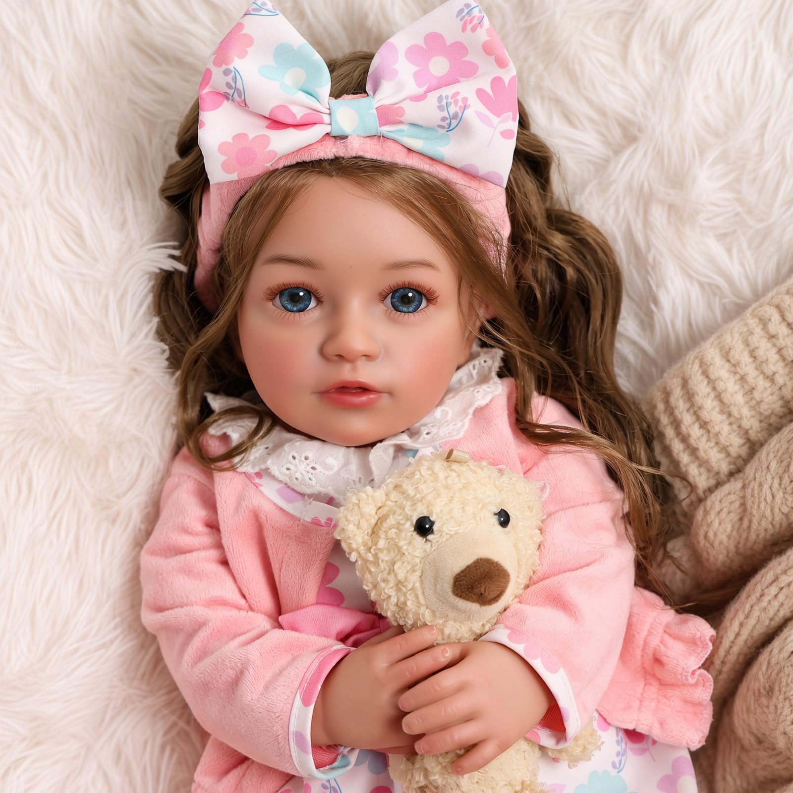 BABESIDE Bambole Reborn Bambina – 20 Pollici Reborn Femmina con Occhi Azzurri & Riccioli Castani, Corpo Morbido in Tessuto, Abito & Accessori per Bambini dai 3 Anni in su