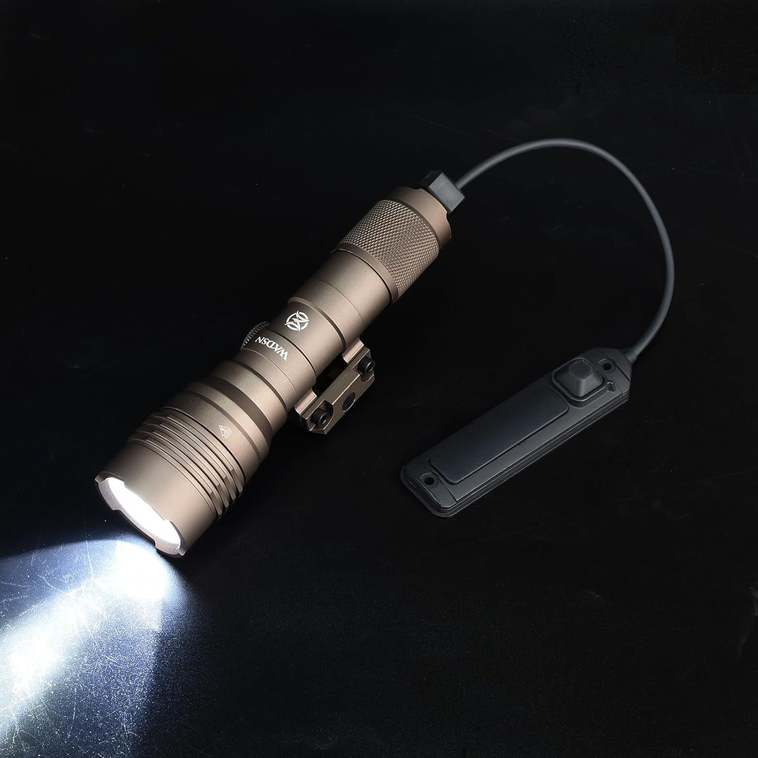 900 High Lumens Tactical Flashlights with Dual Function Pressure Switch, with Strobe/Constant/Momentary Modes
