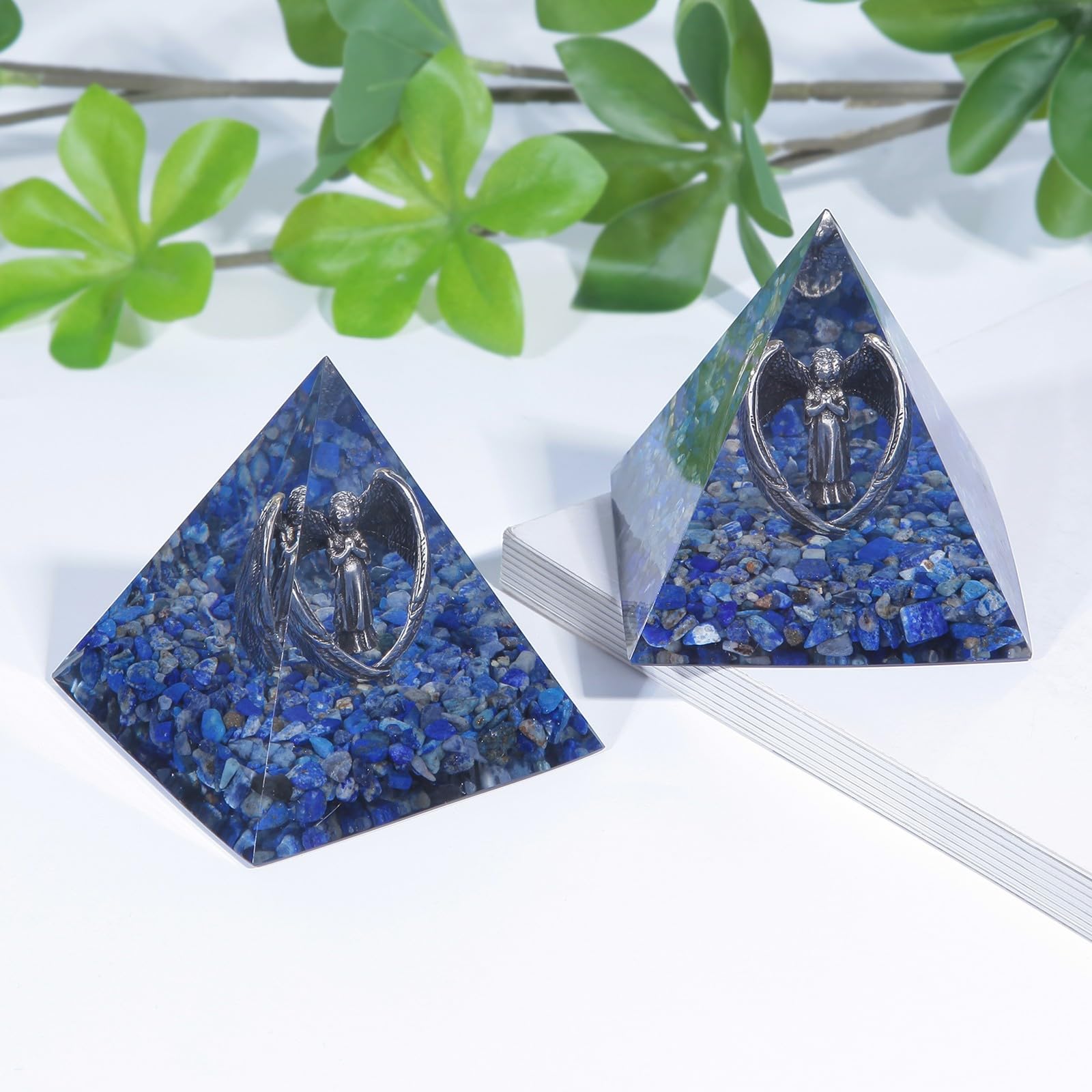 KYEYGWO Lapislazuli Kristall Pyramide Stein mit Geschnitzte Kupfer Engel Figur, Heilstein Schutzengel Pyramiden Positive Energie Pyramide Glück Friedensengel Statue Ornament für Haus Decor