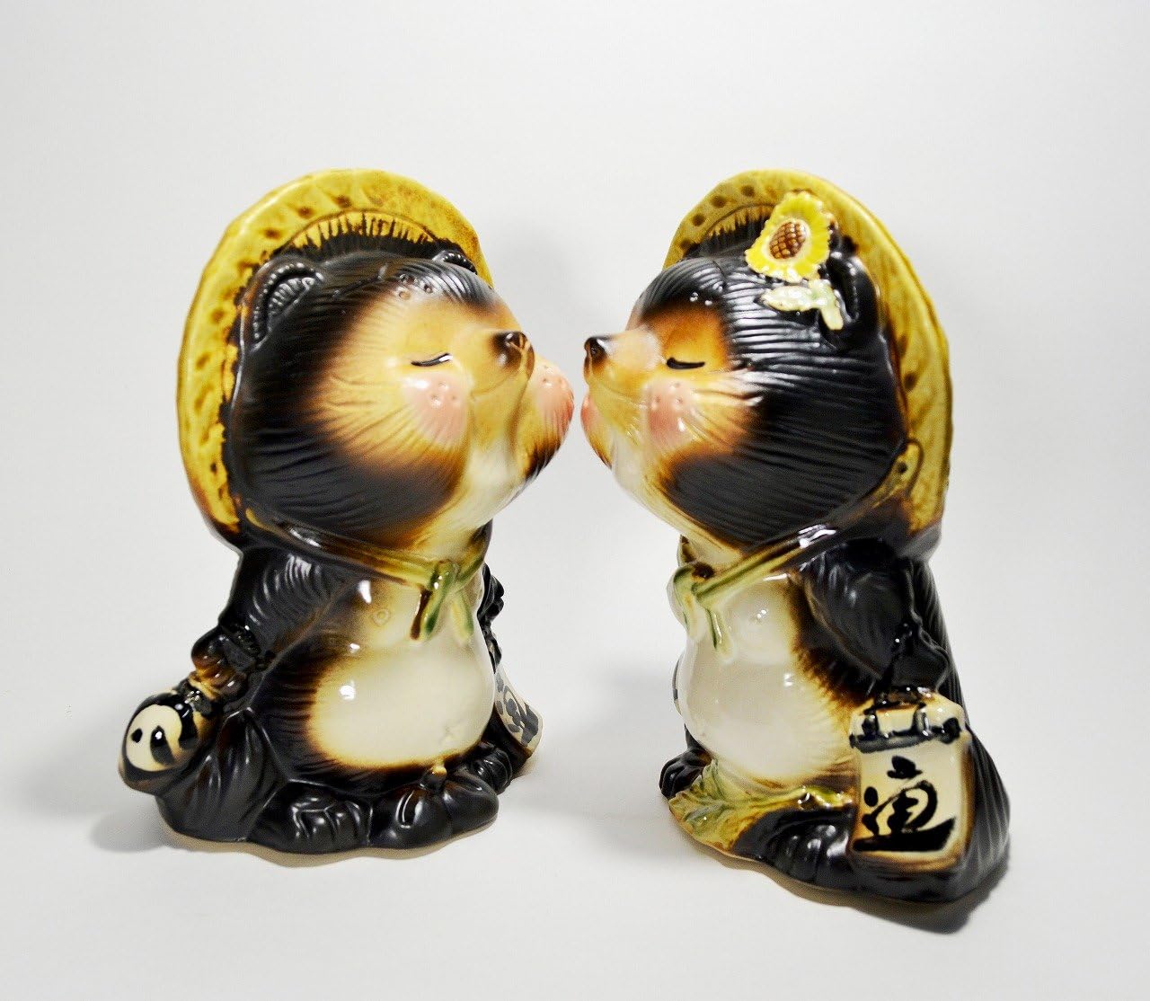 7.68'' Pair Kiss Raccoon Dog Kiss Tanuki Made in Japan