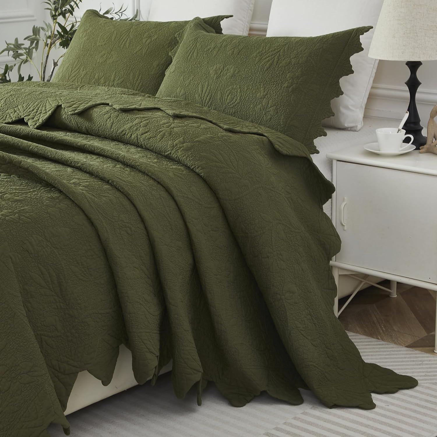 Brandream Olive Green Floral Vine Cotton Quilt Set King Size Luxury Scalloped Edge Vintage Cottage Bedding, Premium Stitching Coverlet with Pillow Shams