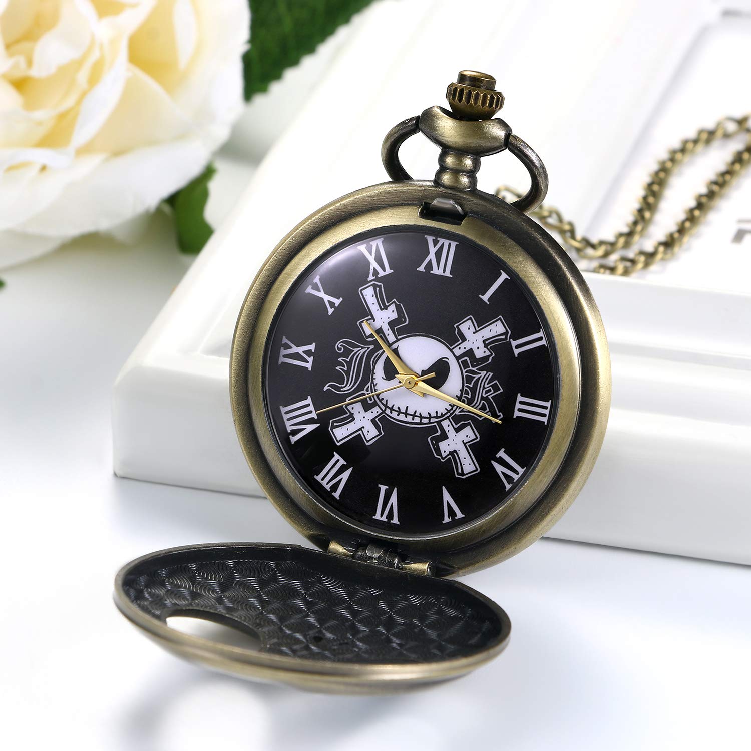 JewelryWe - Reloj de Bolsillo Retro para Hombre y Mujer, Esfera de Calavera con Collar de Bronce Antiguo