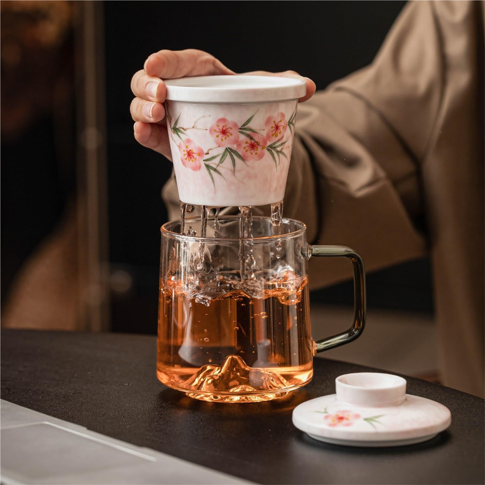 Tasse à thé en céramique avec filtre à infuseur amovible et couvercle assorti, tasse à café en céramique for thé en vrac, verres quotidiens unisexes adaptés comme cadeau