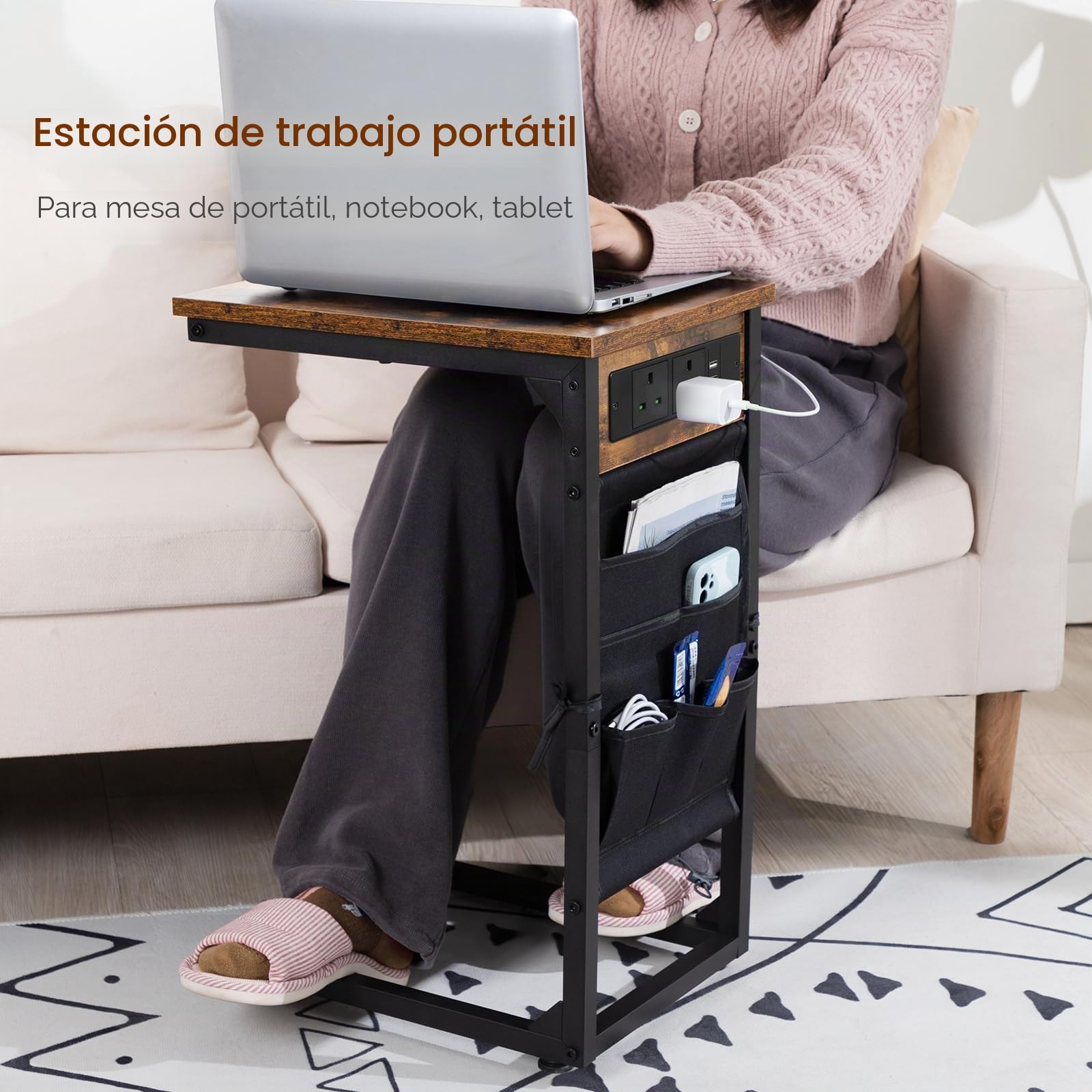 AMHANCIBLE Mesa auxiliar en forma de C, mesita de noche con estación de carga, 2 salidas USB y CA, mesa auxiliar con bolsa de almacenamiento de tela, mesa de sofá para espacios pequeños, mesa de café