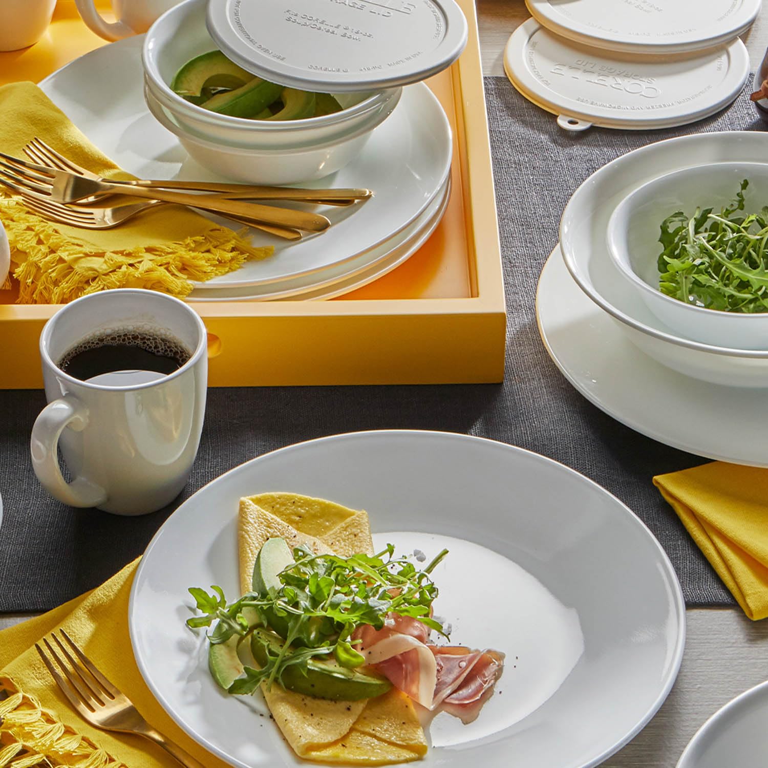 Corelle - Juego de vajilla de 18 Piezas, de Vidrio Vitrelle Resistente a Las roturas y Las desportilladuras, Modelo Winter Frost Blanco, Servicio para 6 Personas.