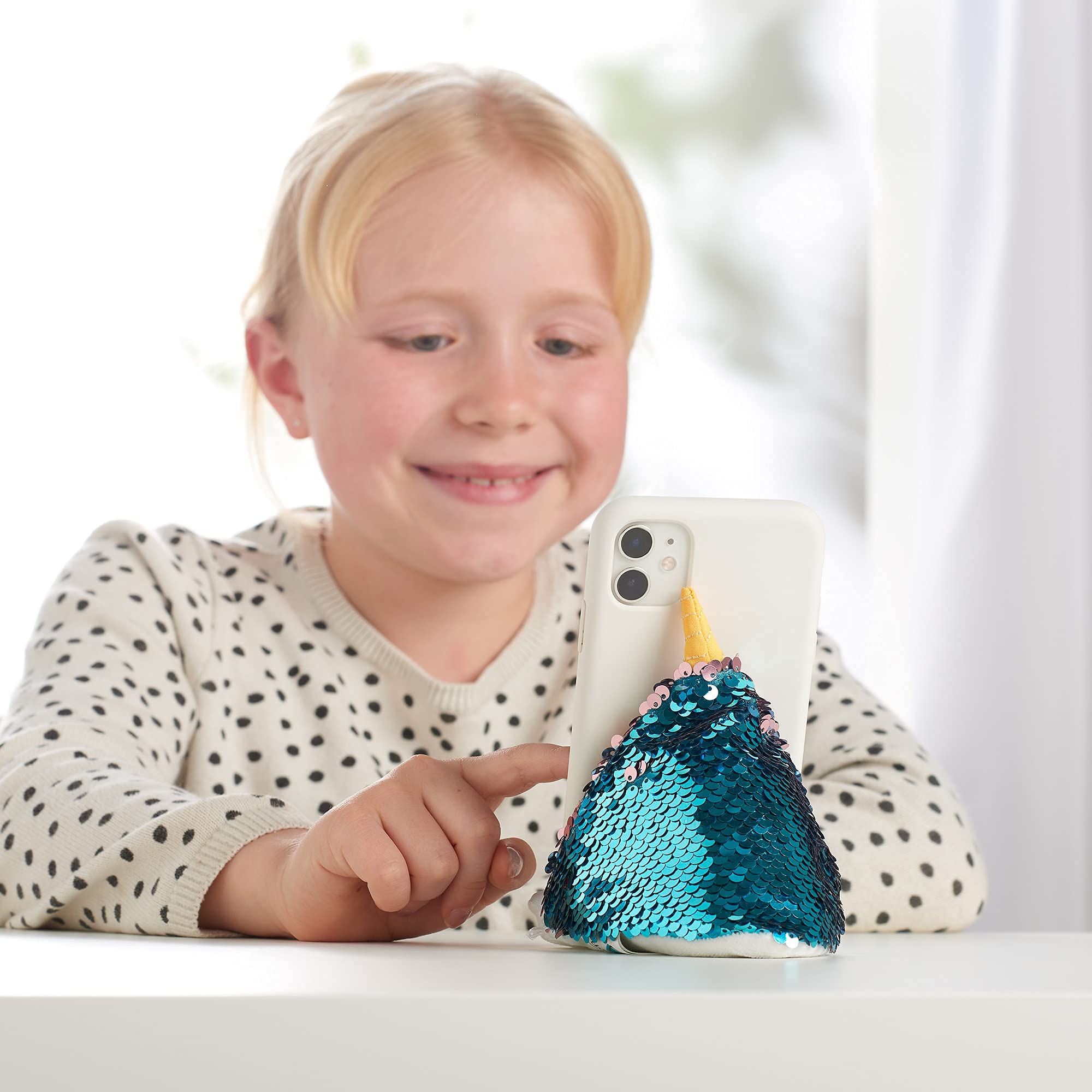 Plusheez Mobile Phone Holder | 2 In 1 Phone Stand With Micro Fibre Wipe | Screen Cleaner | Universal Phone Stand For Kids Children Adults | EReader/Kindle/Smartphone/Small Tablet Compatible (Fish