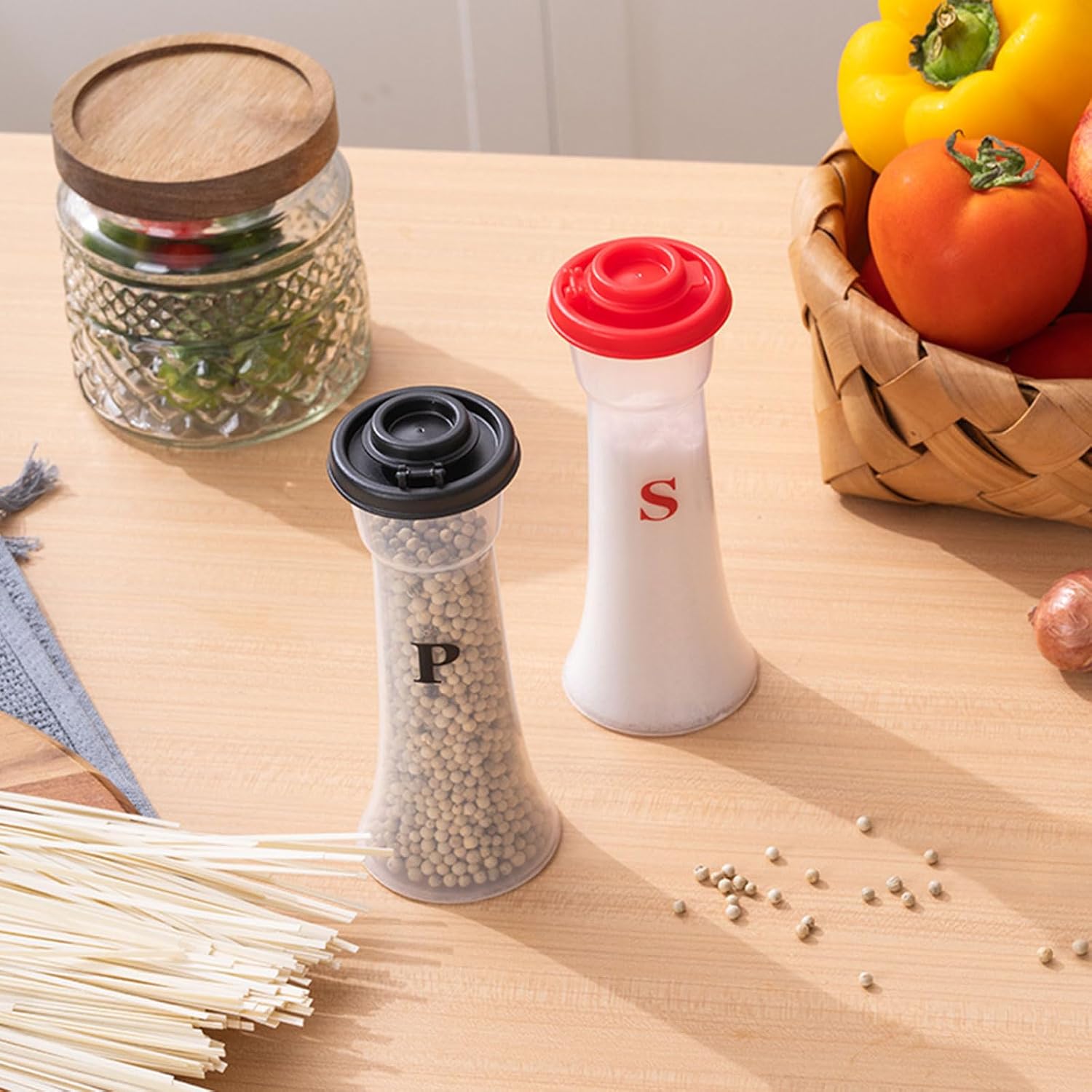 2pcs Space Saving Seasoning Bottle Spices Jar for Salts Sugar Peppers Portable Condiment Dispenser Kitchen Tool Spices Jar