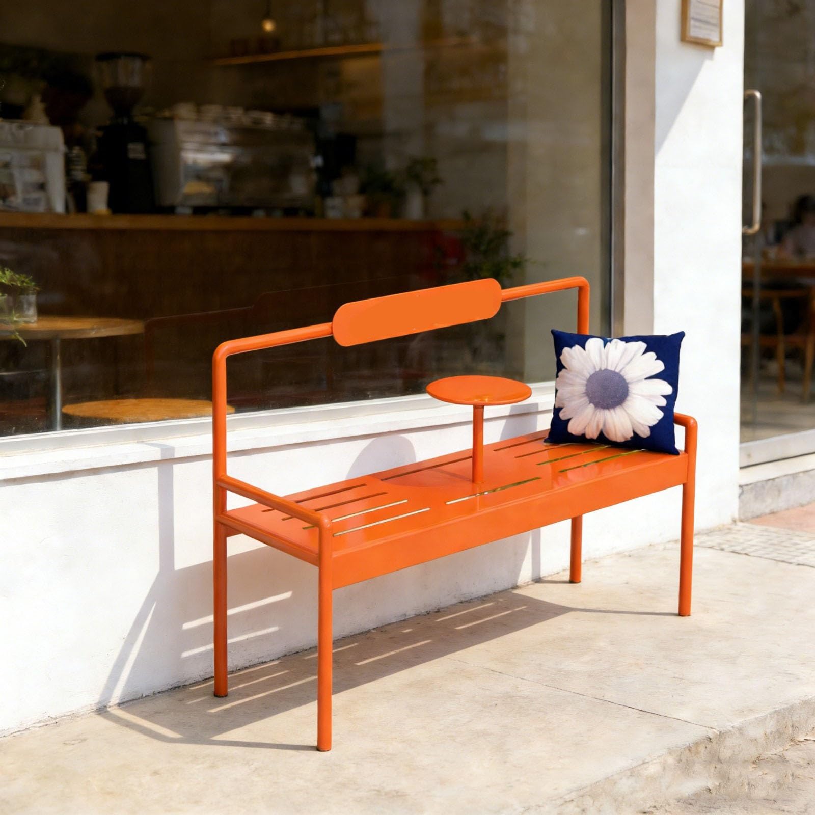 Muebles de porche con reposabrazos y mesa pequeña de servicio central