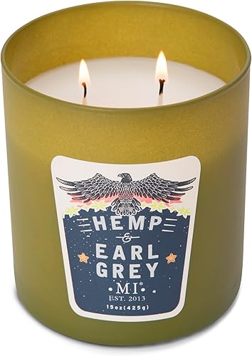 Miniatura 10 de Manly Indulgence Vela perfumada en tarro para hombres, 2 mecha de algodón, colección All American Collection, rojo, 15 onzas  Hasta 60 horas de