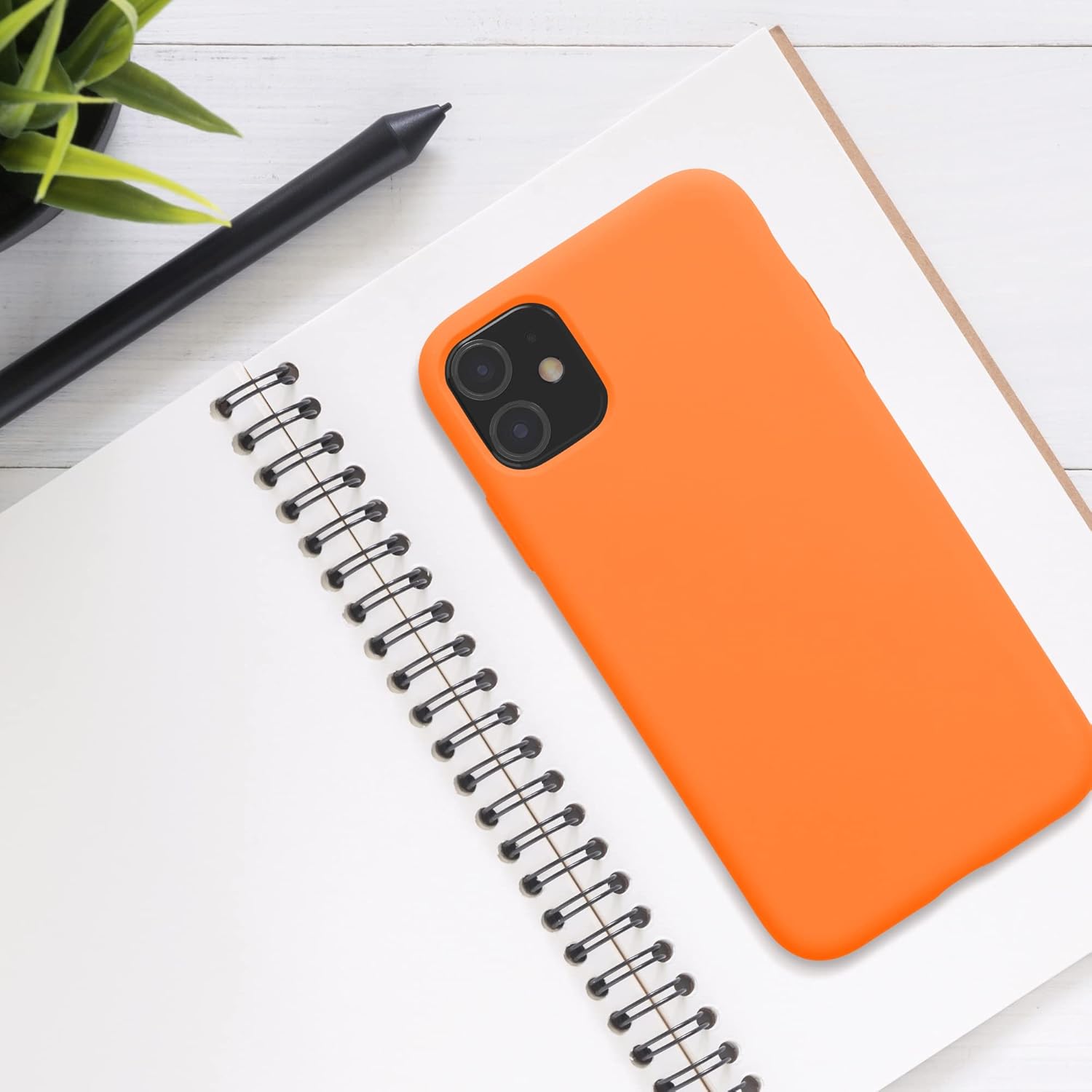 detaily krytu na iPhone 11 a prístup k tlačidlám