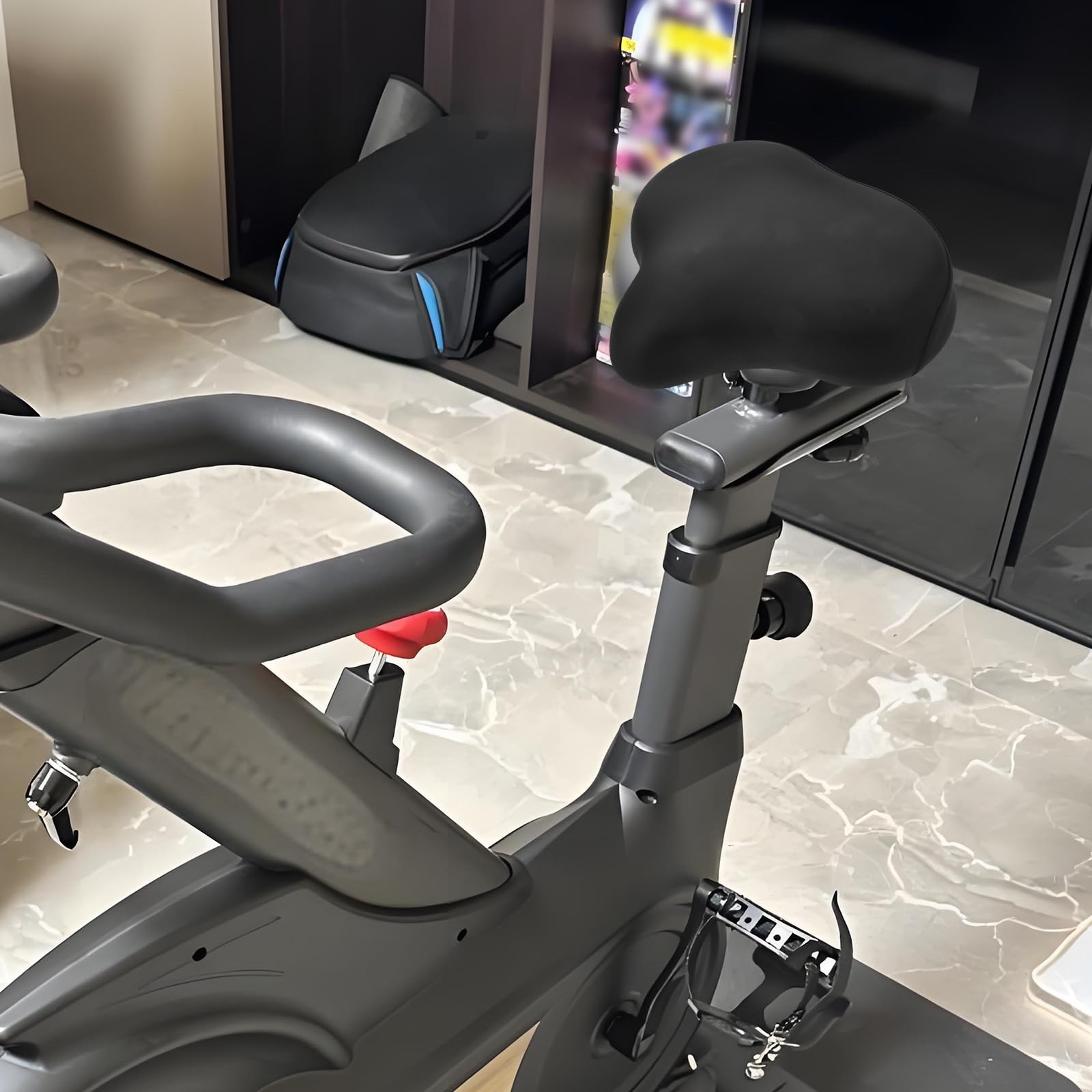 Levemolo Gepolsterter Fahrradsattelbezug aus Kunststoff und Schwamm für Fitnessgeräte und Heimtrainer mit Einfacher Montage und Hoher Haltbarkeit für Sportgeräte Zuhause