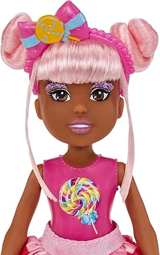 Miniatura 3 de MGA Entertainment Dream Bella Little Candy Princess Jaylen, muñeca perfumada de piruleta de 5.5 pulgadas con etiqueta Scratch 'N Sniff, cabello