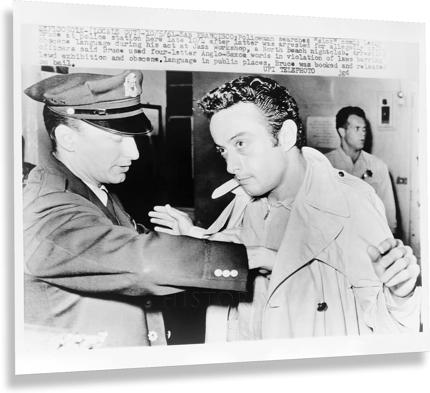 HISTORIX Vintage 1961 Lenny Bruce Photo Print - 11x14 Inch The Arrest of Standup Comedian Lenny Bruce Poster - Photo of Lenny Bruce at Police Station