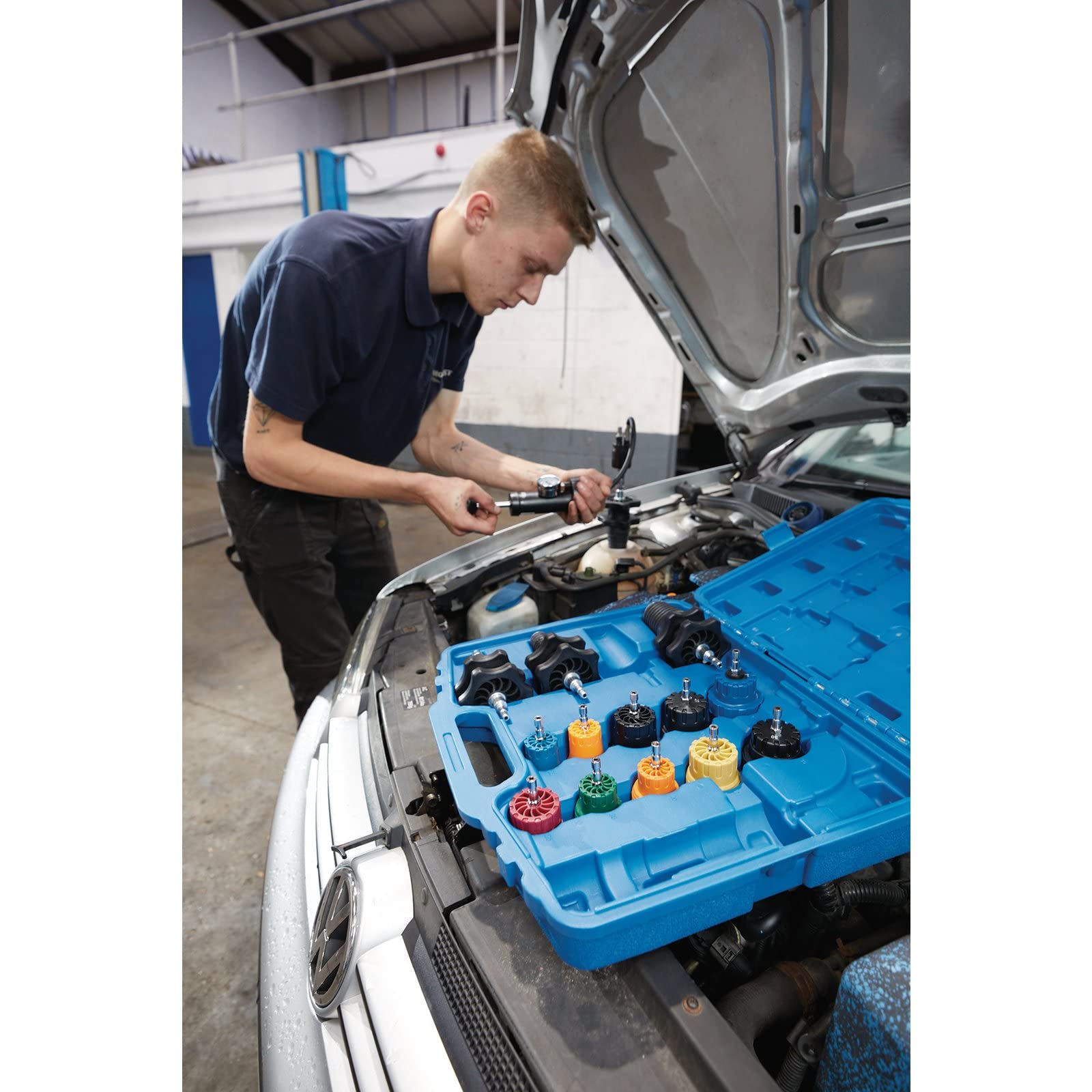 Draper 21439 Kit de Prueba de presión Universal (15 Piezas), Sistema de refrigeración para Motores de Gasolina, Azul y Negro