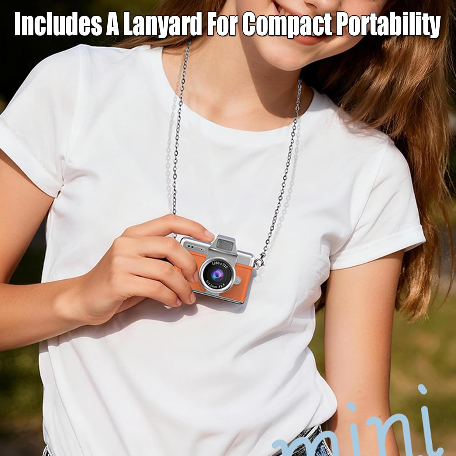 1.47" LCD Flip Screen Retro Keychain Camera, 32GB Card, Built-in Flash & Strap, Portable Camera for Travel, Concerts, Students