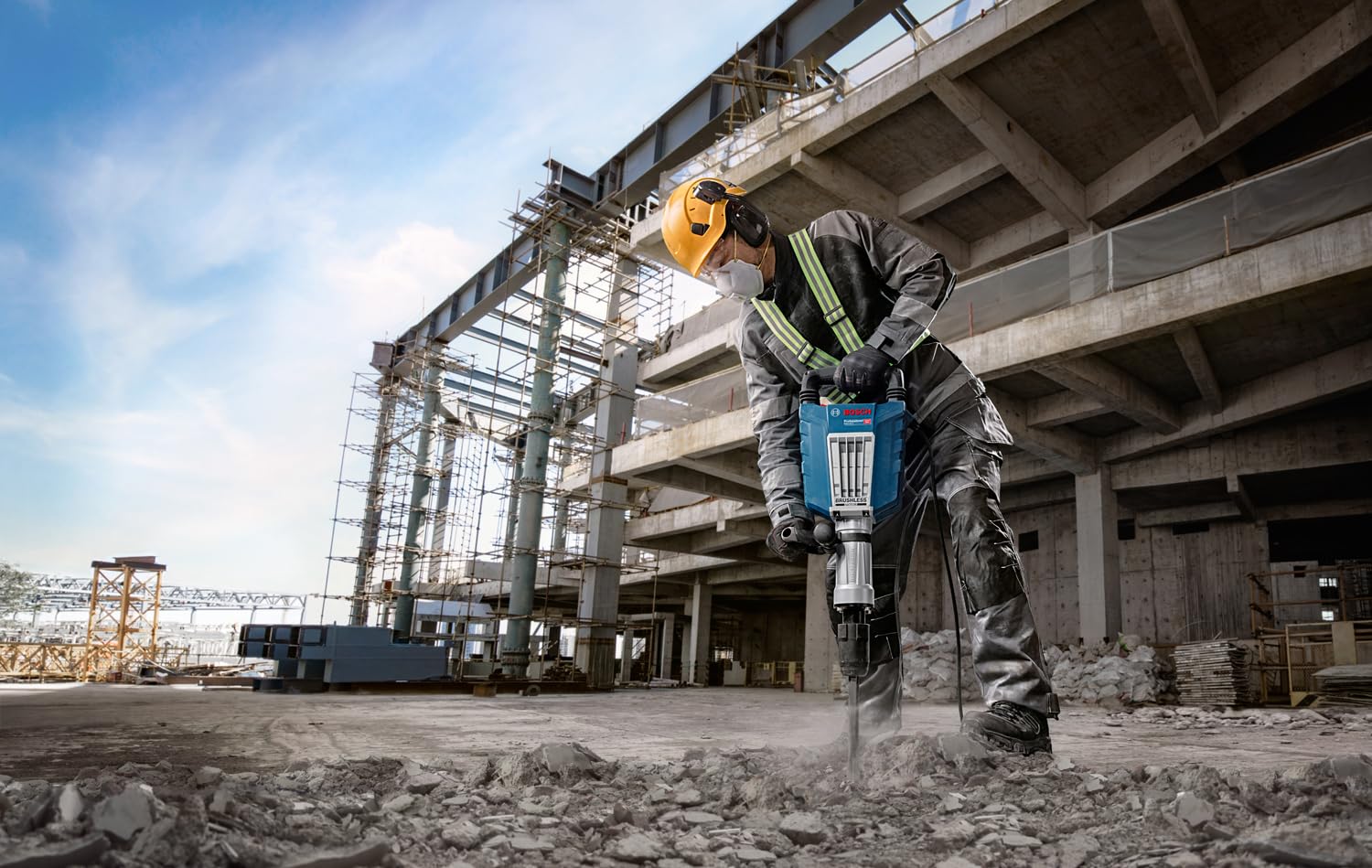 Bosch Professional Martello demolitore GSH 14 C (28 J di potenza del colpo, numero di colpi 1.900 colpi/min incl. scalpello a punta, impugnatura supplementare, valigetta)