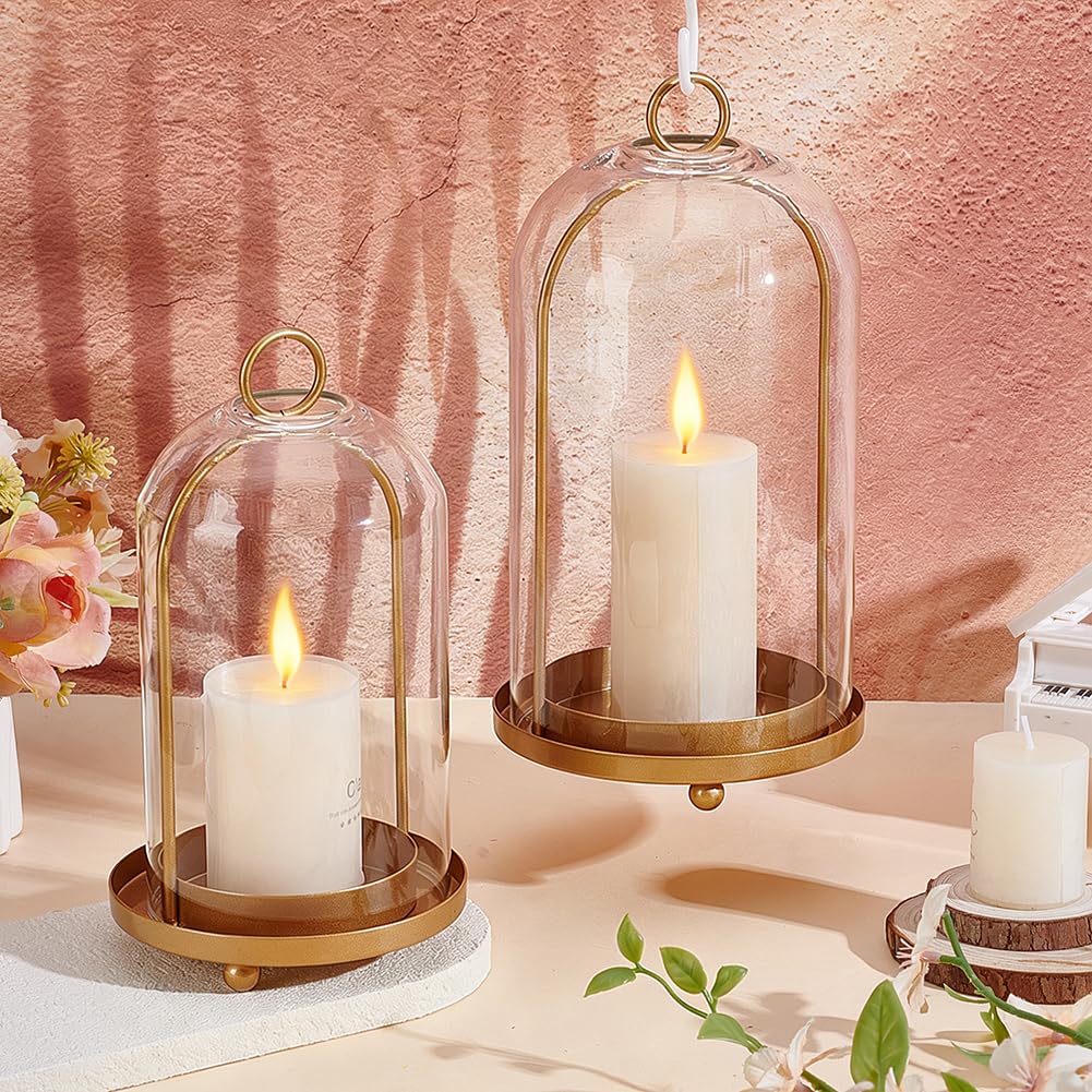NBEADS 2 Pcs Bougeoirs Ouragan en Verre Lanterne, Porte Bougie Polyvalente en Métal avec Dôme en Verre Robuste Fait Main en Laiton pour Bougies Piliers Plantes Décorations Suspendues de Table