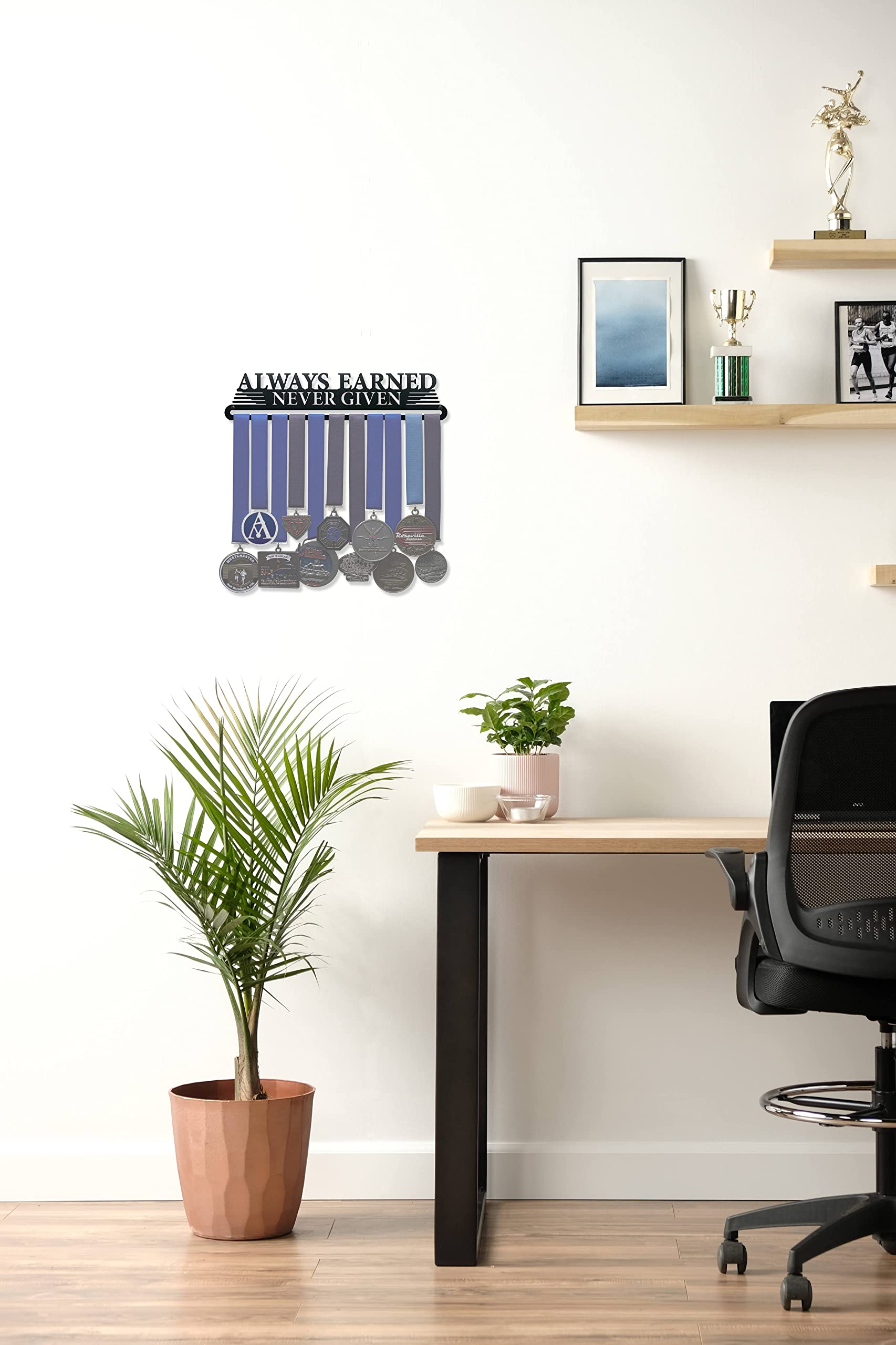 Allied Medal Hangers - Always Earned Never Given (kompakt) - Schwarze Pulverbeschichtung - Medaillenaufhänger Halter Display Rack