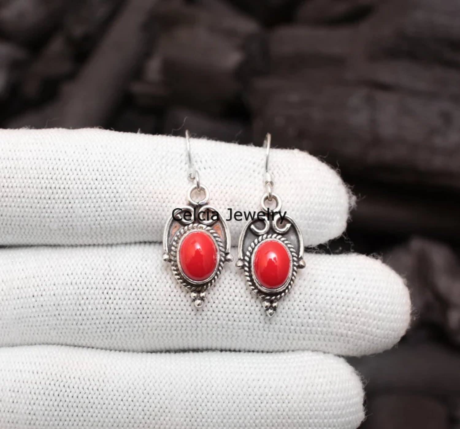 Pendientes colgantes de plata de ley 925 maciza para mujer, piedras preciosas ovaladas de coral rojo auténtico, pendientes hermosos hechos a mano increíbles para ella