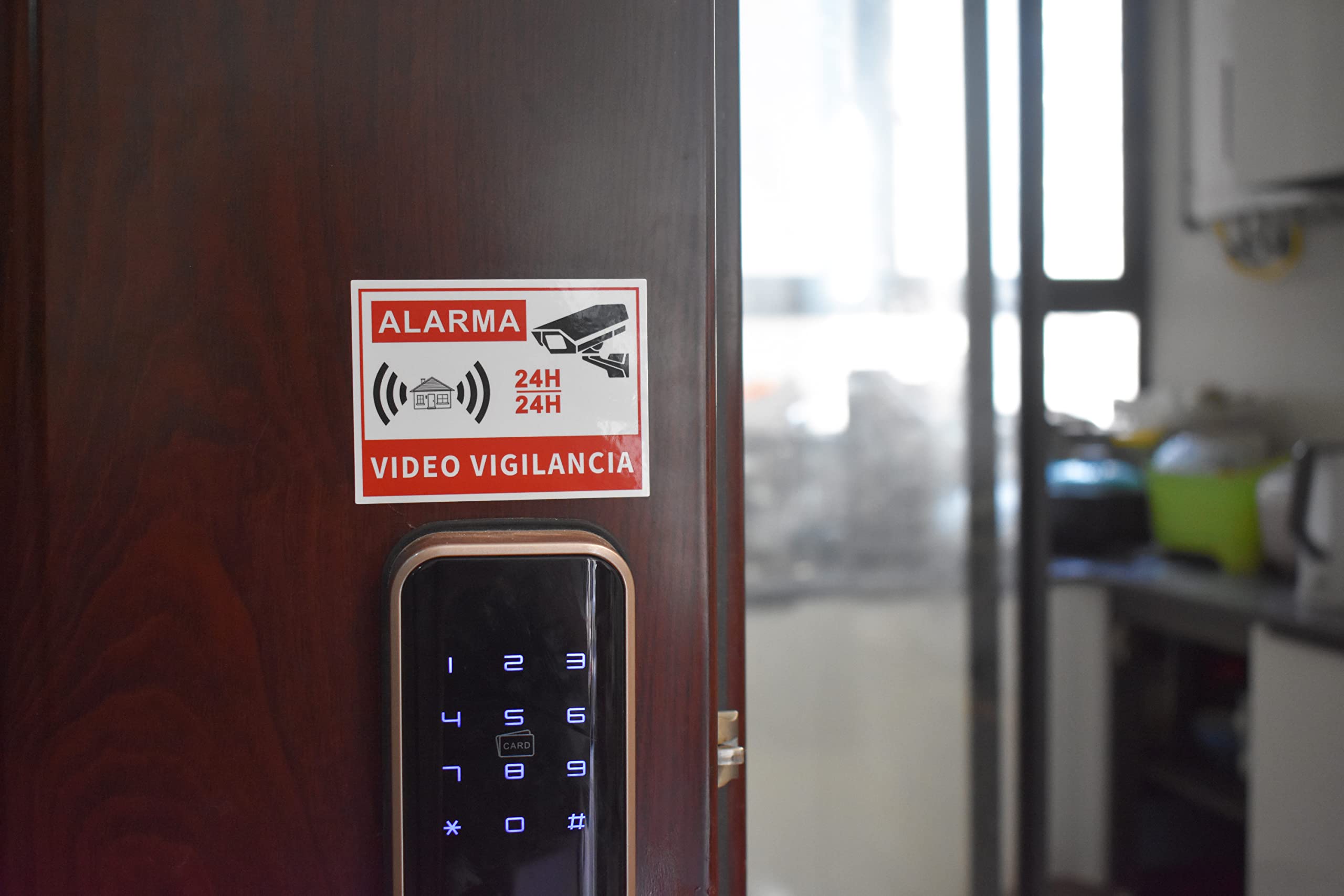Primo Piano Di Una Telecamera Di Videosorveglianza Sul Muro Di Un - Foto 2