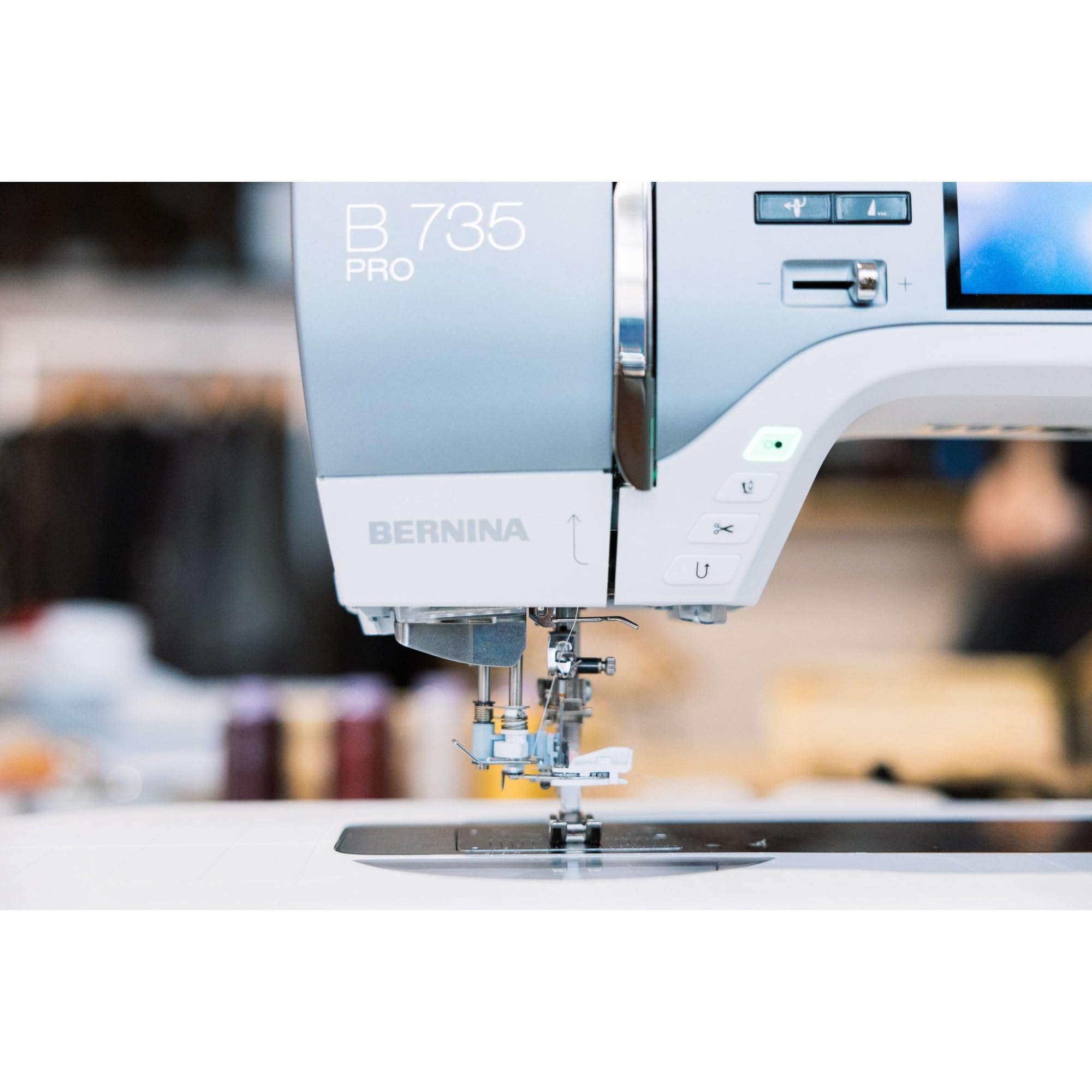 Bernina 735 PRO Näh- und Stickmaschine – stitchprecision², Laser-Nadelposition, WiFi & Stitchout App, 1753 Stiche, 400 Stickmotive
