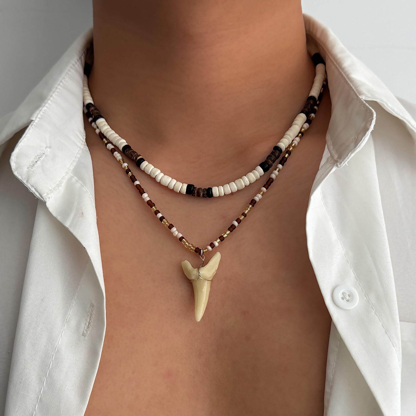 Collana con Conchiglia Puka per Uomo Collana con Dente di squalo stratificato Ciprea Collane con Perline in Legno Marrone Nero Collane con Conchiglie di Cocco Regalo di Gioielli da Spiaggia Estiva