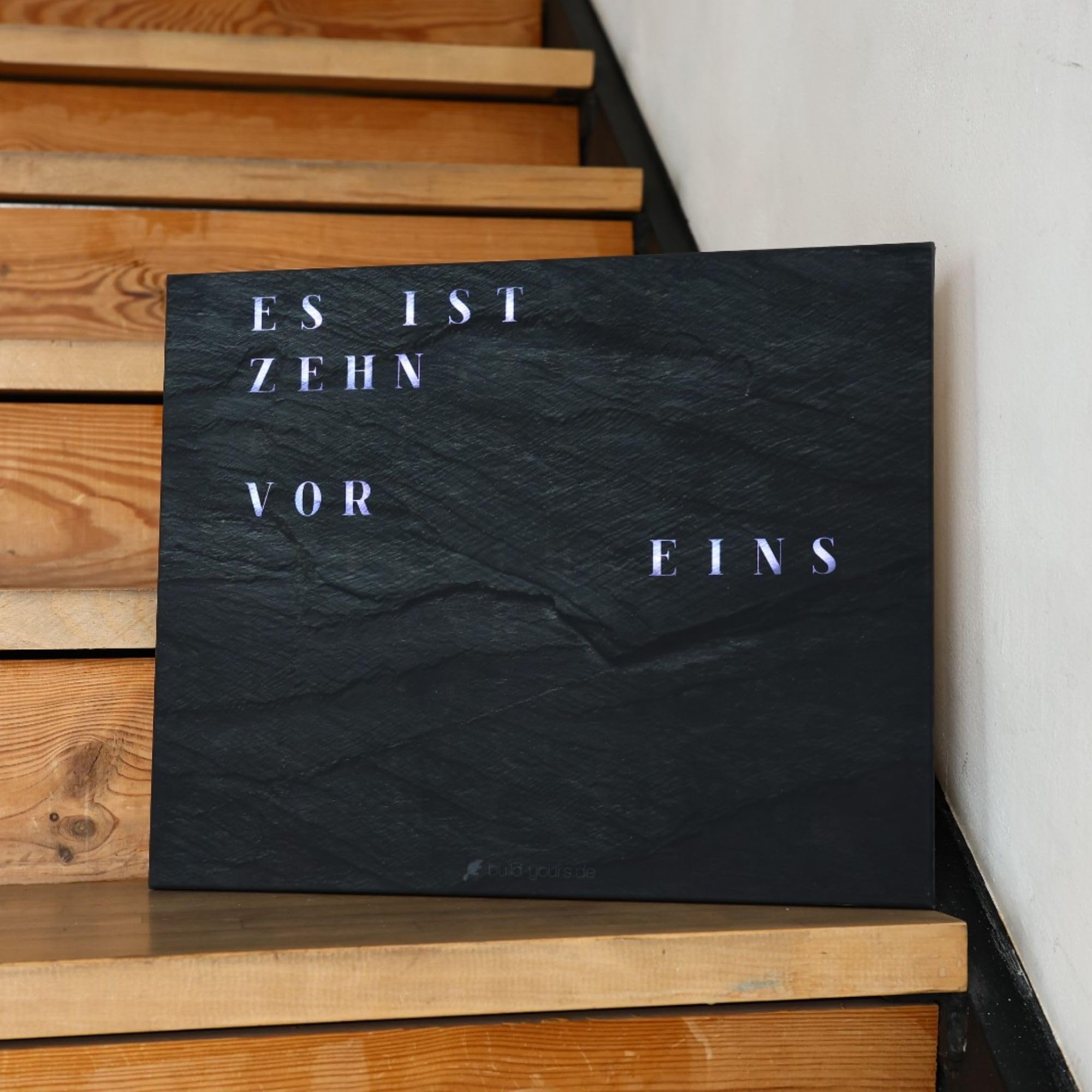 WordClock Jupiter 2.0 – Phantom Slate Edition 50×40 cm – Die fortschrittlichste Wortuhr bei Amazon – RGBW LED 4,3 Mrd Farben – Echtzeituhr RTC – IO Advanced Software – Premium Schiefer-Design