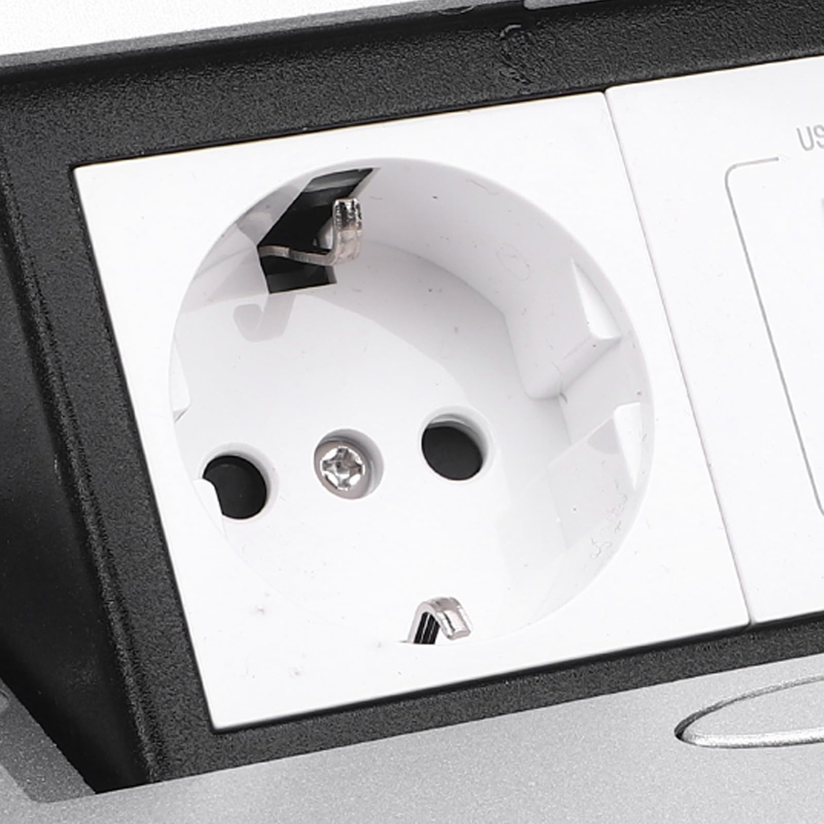 CHICIRIS Recessed Power Strip with USB A and C Ports Compact and Stylish