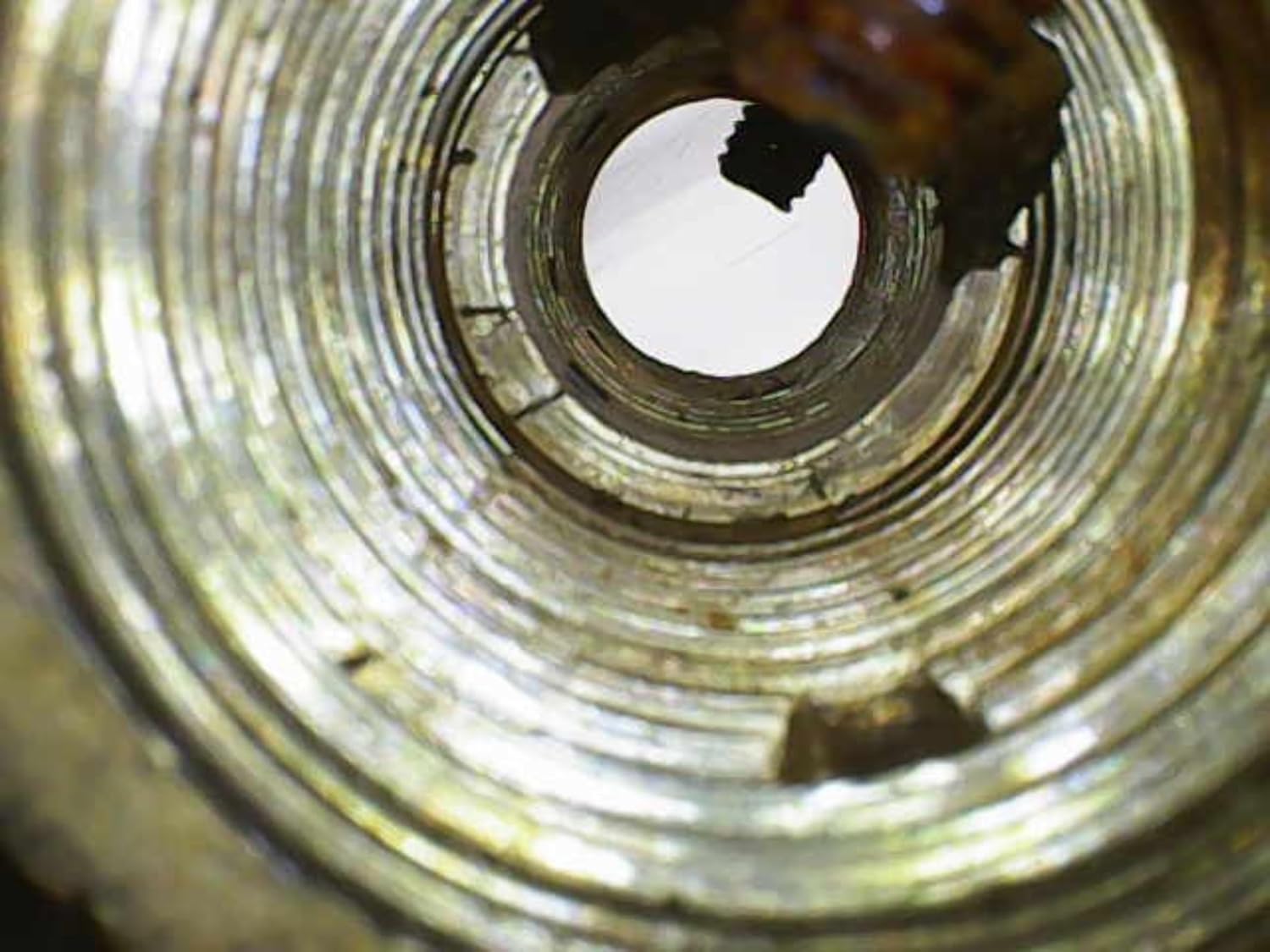 Vividia BD-8050i Semi-Rigid Dual Camera Borescope, 8mm/0.31in Diameter, 5m/16.4ft IP67 Waterproof Probe for iOS, Android & Windows