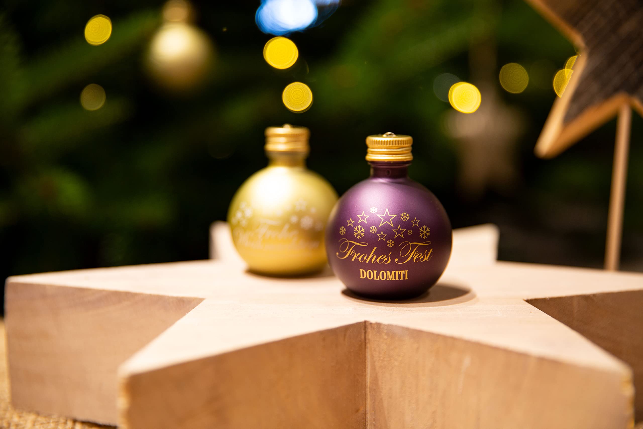 Schnaps Weihnachtskugeln 8er Set – 2X Alte Marille, 2X Williams, 2X Gin Limette, 2X Bergler – Hochwertige Glas-Christbaumkugeln – je 0,04 l – Geschenkidee mit Alkohol & Deko – Edle Kugeln gefüllt