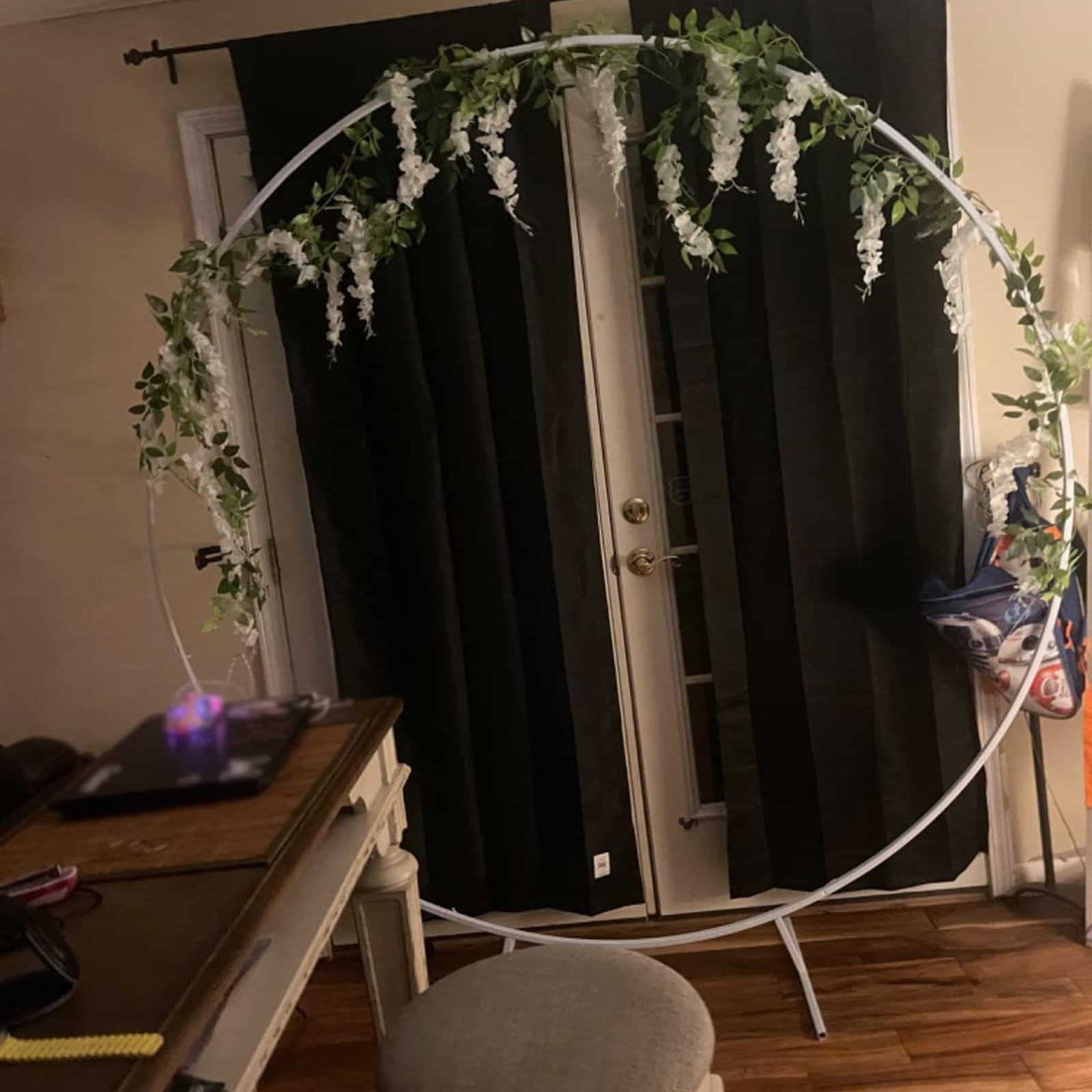 2,2m Runder Hintergrundständer Mit Rosen-Abdeckung - Für Hochzeiten & Events