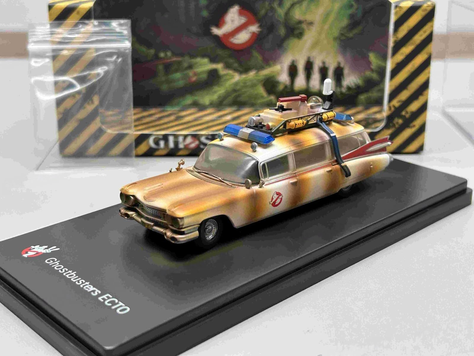 YS Ghostbusters Ecto-1 Diecast Model Car, 1:64 Scale, White，Muddy, Chase，with Display Case and Accessories (Muddy)