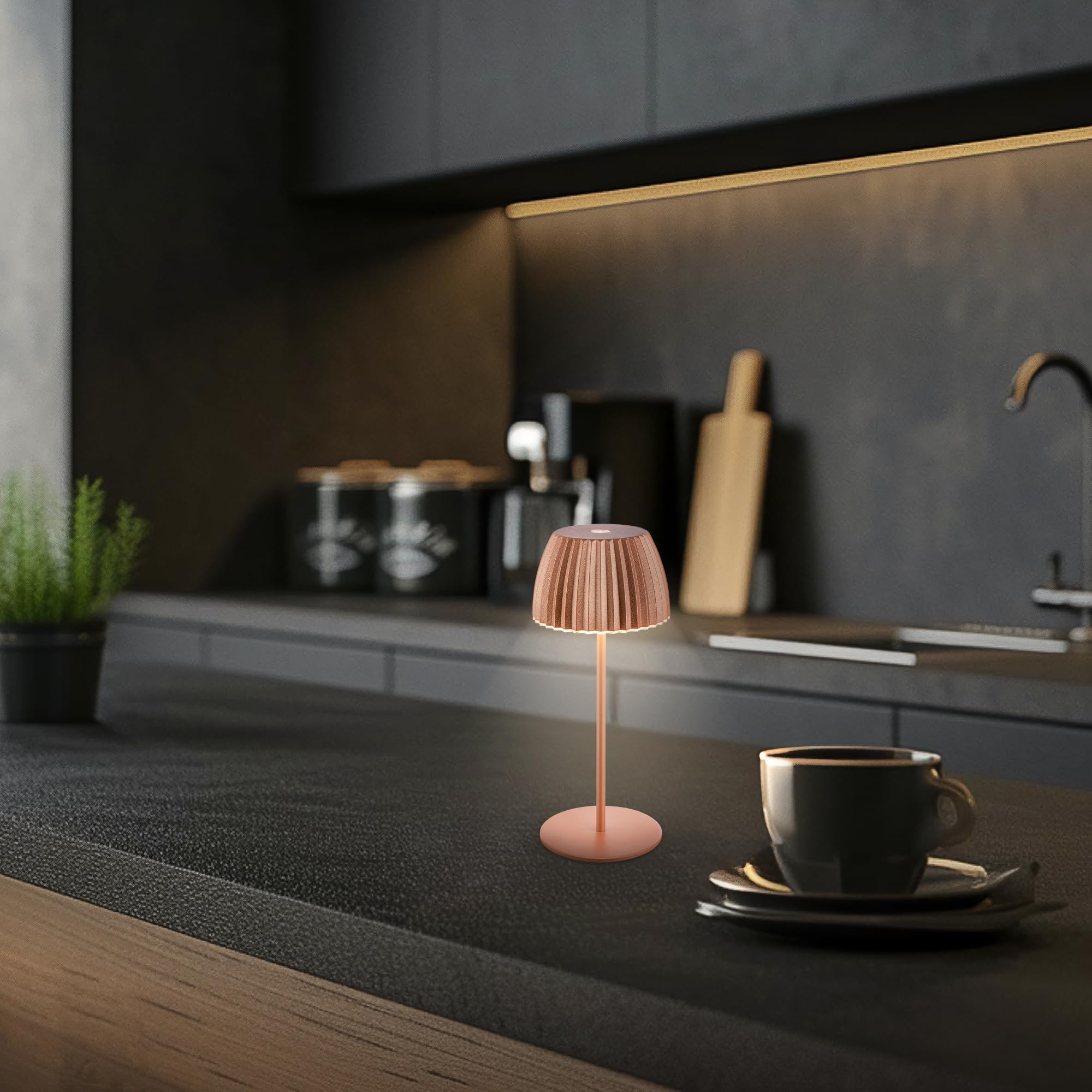 BRILONER Riffle Mini bezprzewodowa lampa stołowa LED IP44 z jasną krawędzią, 8,5 x 20 cm, ściemniacz dotykowy, wymienna bateria, lampka nocna, German Design Award Winner 2025, kolor miedziany