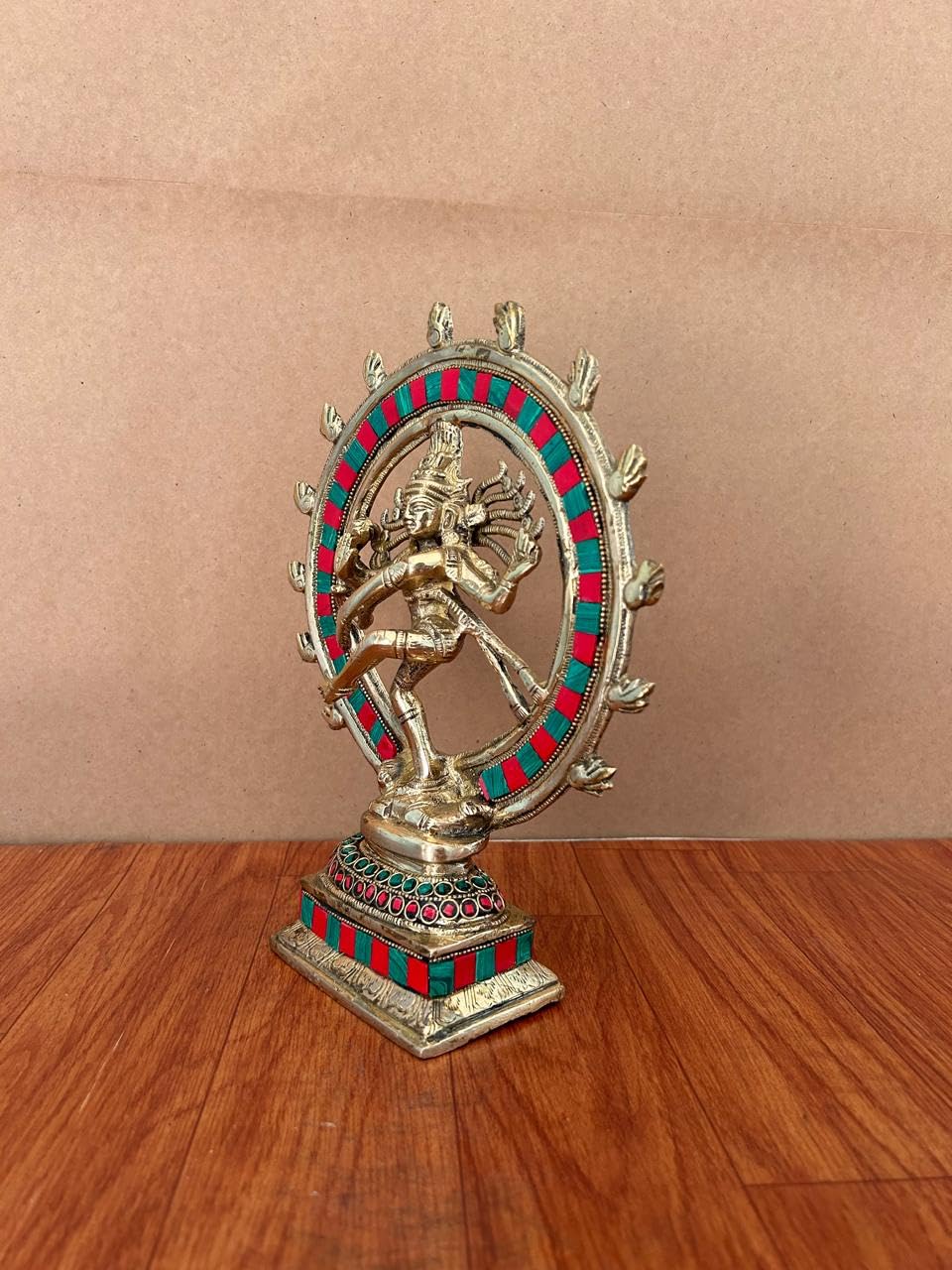 Statua Nataraja in ottone con lavorazione in pietra, 19 cm, maestosa Shiva in posa da ballo, ideale per la casa, Lord Shiva nella danza cosmica, perfetta per studi di yoga