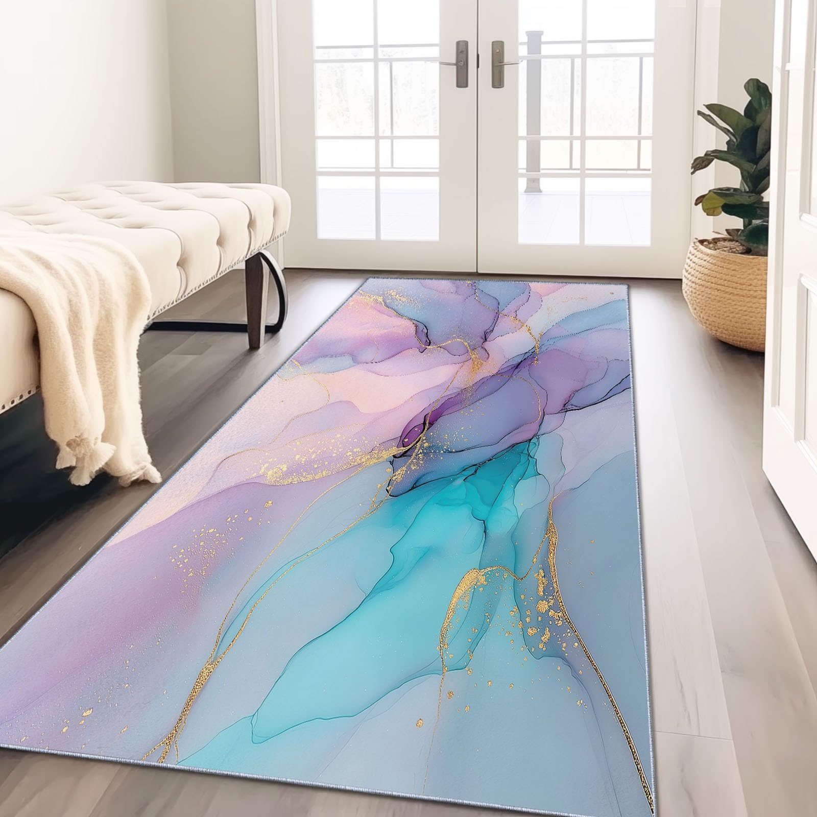 Tapis de passage abstrait multicolore pour réchauffer une entrée de maison