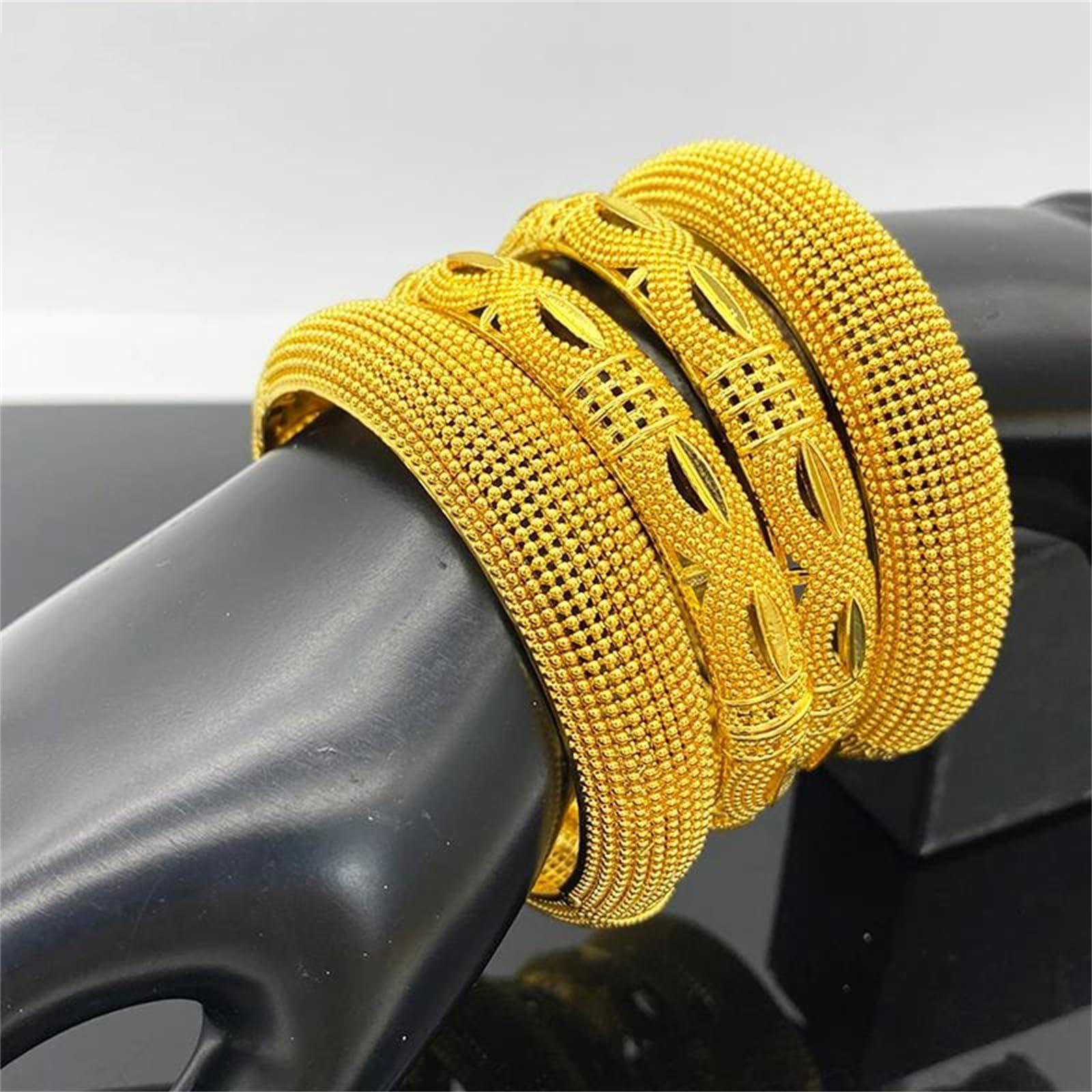 LLXYWJ Brazalete de Lujo de Color Dorado de 24K para Mujer, Pulsera Redonda con dijes Nupciales, joyería de de Estilo Bohemio para Celebraciones de Boda