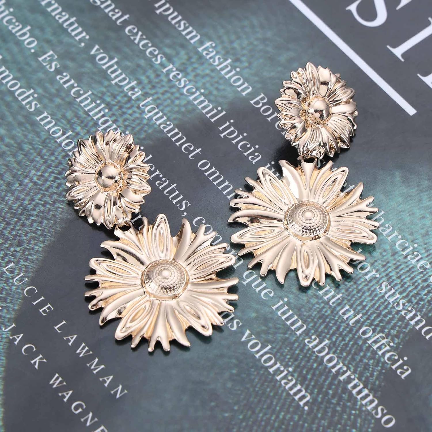 Vintage Sunflower Dangle Earrings Gold Daisy Flower Stud Earrings Metal Floral Drop Earrings Daisy Flower Earrings Exaggerated Floral Earrings Jewelry for Women - Image 3