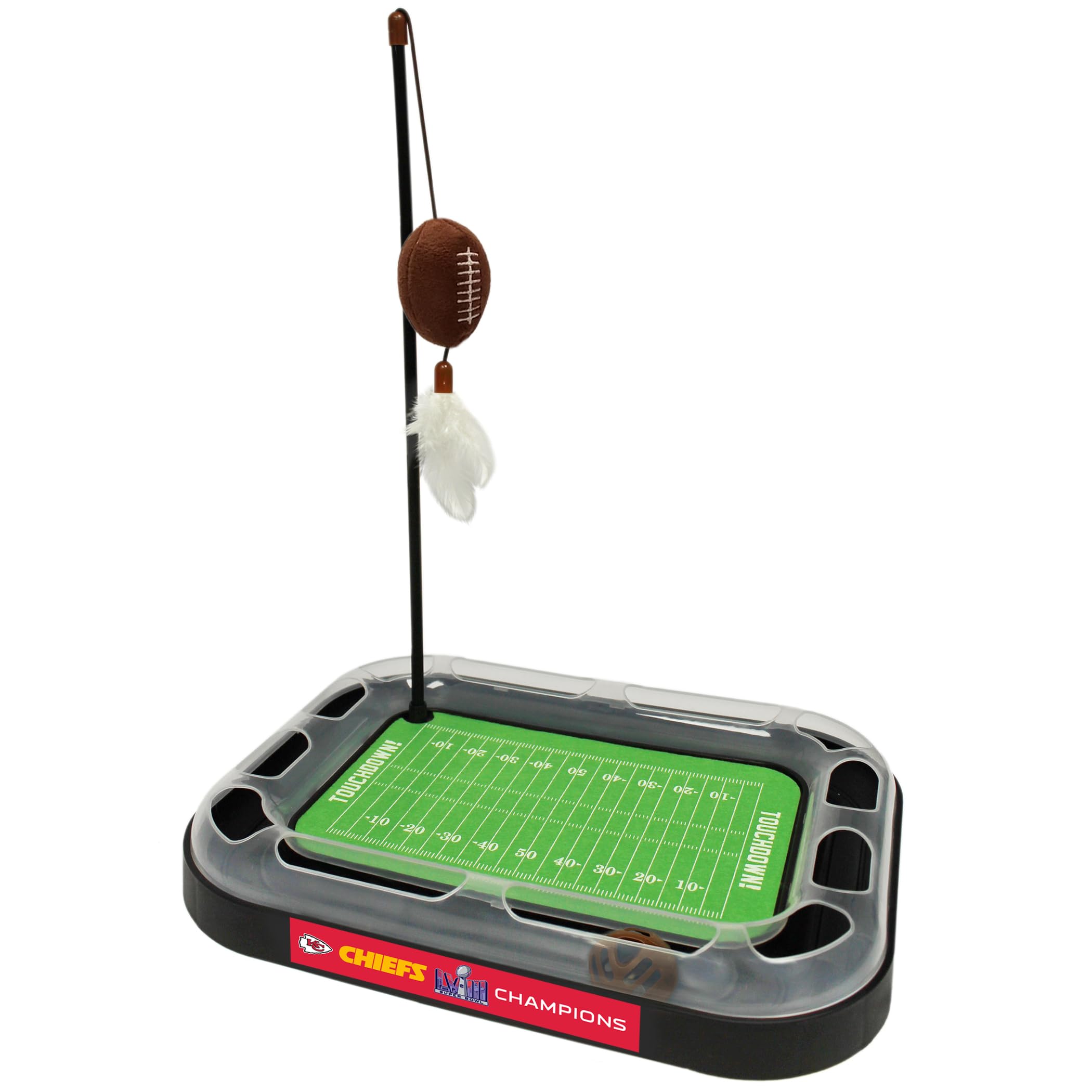 Pets First NFL Superbowl Champion Football Field Cat Scratcher Toy con relleno de hierba gatera, juguete de fútbol de peluche y colgante de plumas, con cascabel, logotipo del equipo ganador, juguete