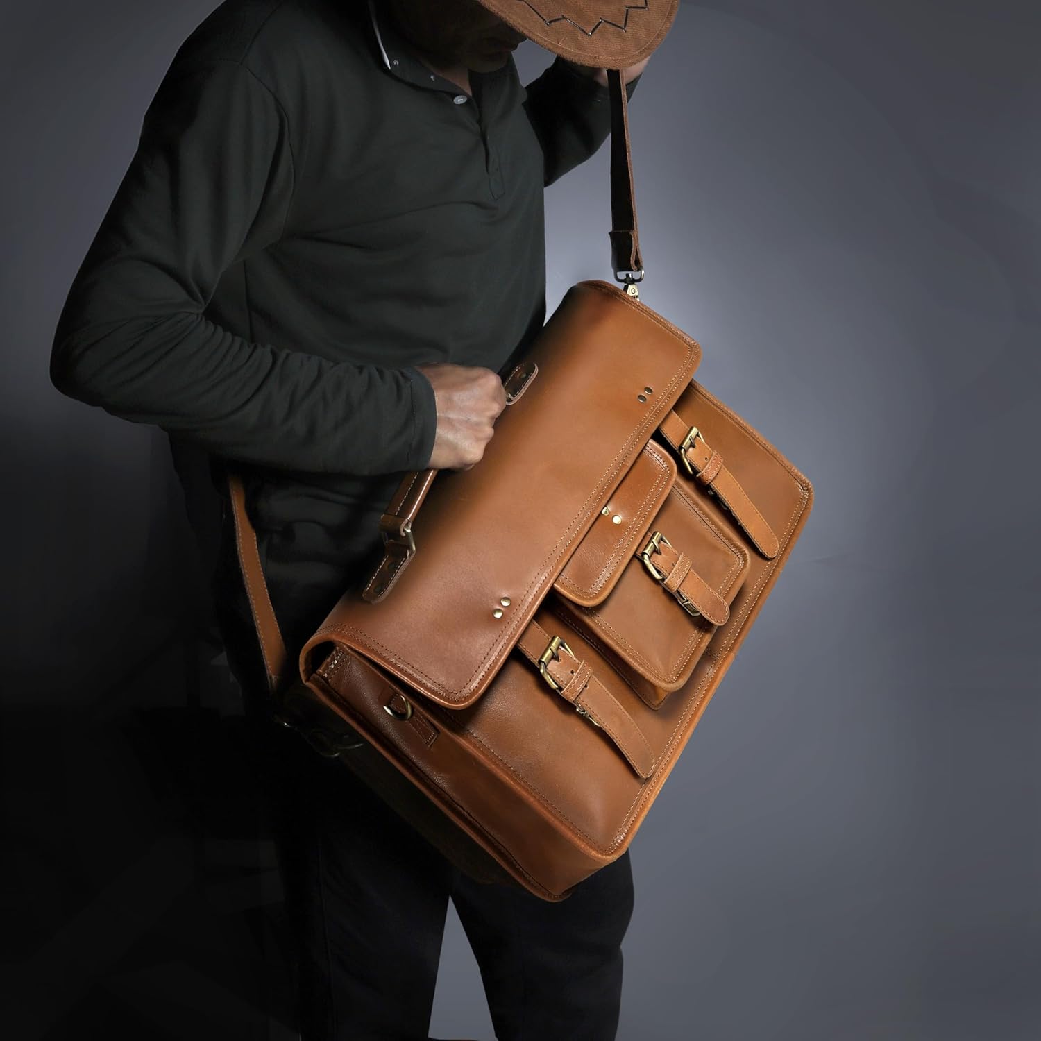 18-Inch Premium Leather Messenger Bag for Men & Women - Leather Laptop Bag, Crossbaody Bag, Handbag, Shoulder Bag, Travel Bag (Unisex Messenger Light Brown)