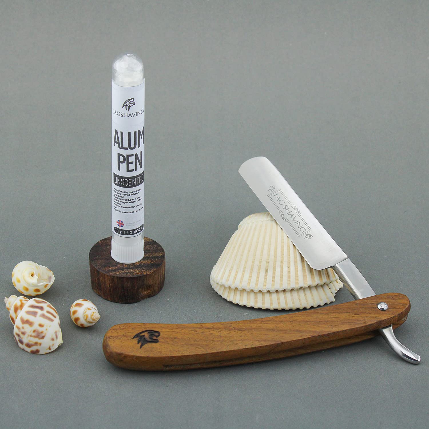 Jag - Kit da barba sostenibile da 5 pezzi, set di rasoi a mano libera, Pennello da barba in legno di tasso - Rasoio a mano libera - Armatura in pelle - Composto abrasivo - Bastone di allume
