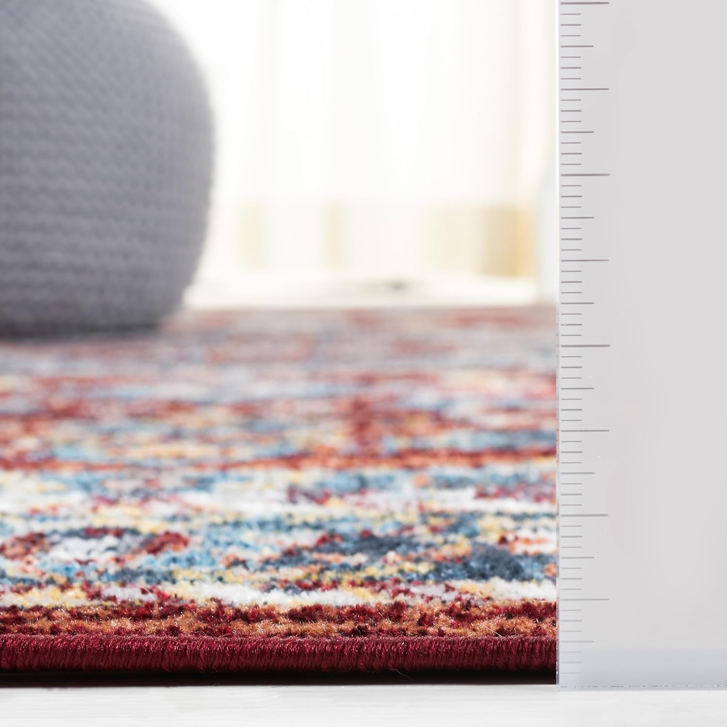SAFAVIEH Washable Rug Bayside Collection - 5'3" x 7'6", Red & Blue, Easy Cleaning, Ideal for in Living Room, Bedroom, Home Office, Dining Space (BAY110Q)
