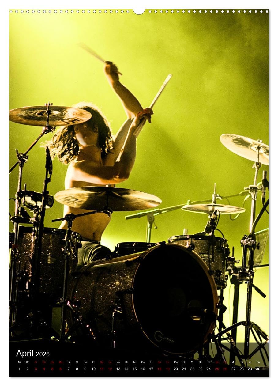 Schlagzeug in Concert (hochwertiger Premium Wandkalender 2026 DIN A2 hoch), Kunstdruck in Hochglanz: Stimmungsvolle Konzertfotografien von Drum-Sets aus verschiedenen Perspektiven (CALVENDO Kunst)