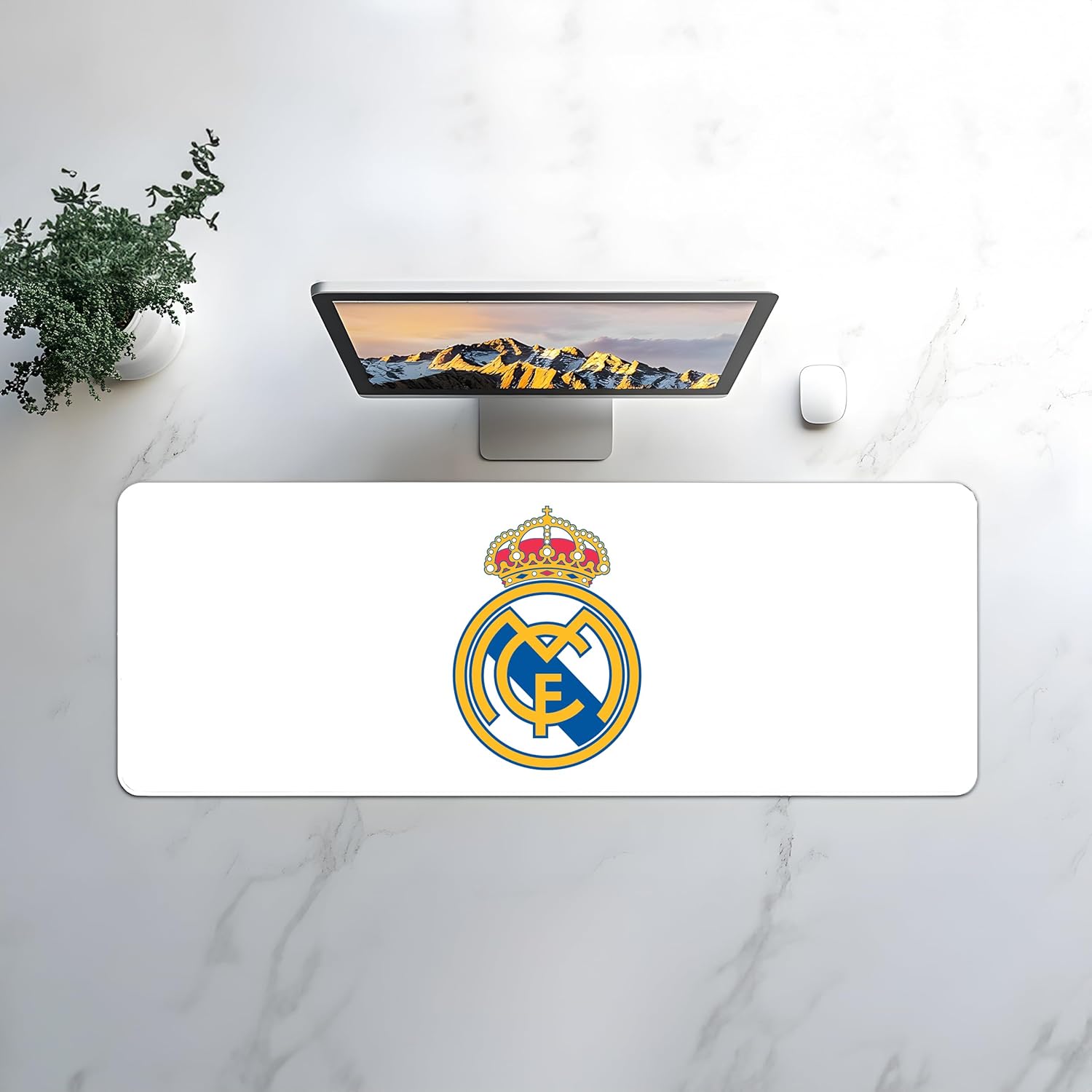 Licensed Décor Real Madrid Desk Mat - Full Colour Crest on White - 35 x 60 cm
