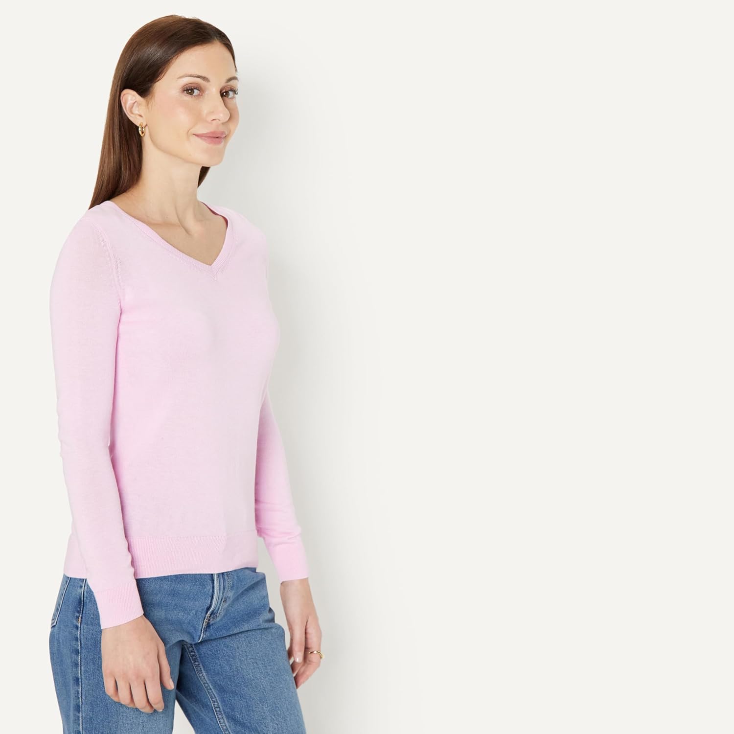 Amazon Essentials Women's Regular-Fit Lightweight Long-Sleeve V-Neck Sweater (Available in Plus Size) - Image 2