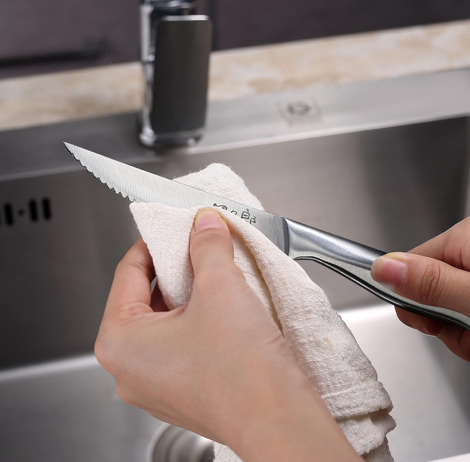 Steak Knives Set, Serrated Steak Knives Set of 8, German Stainless Steel Steak Knife Serrated Dishwasher Safe, Home Gifts for Men and Women - Image 7