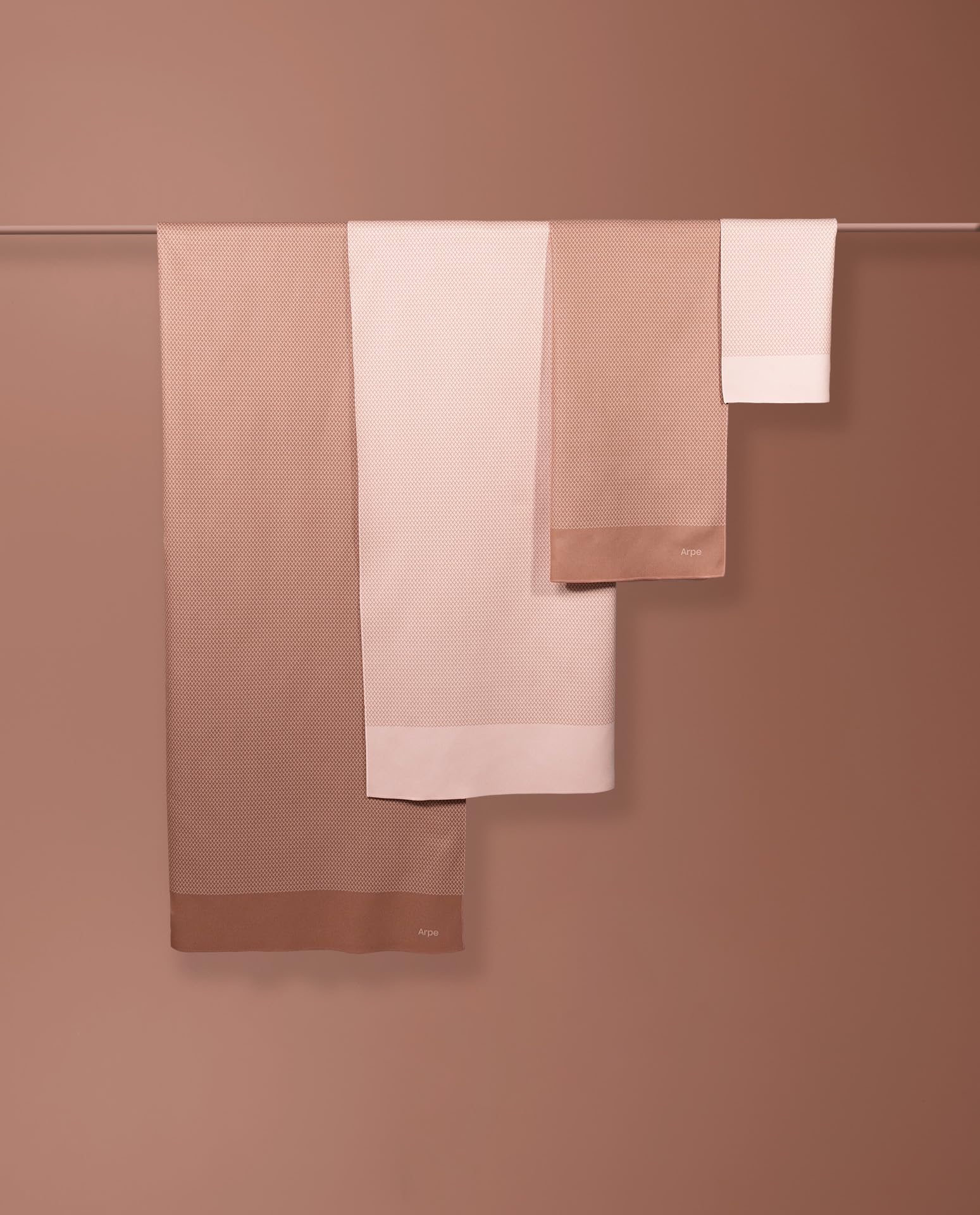 Arpe - Asciugamano in microfibra sostenibile | Asciugamano sportivo per spiaggia, piscina o palestra, asciugamano da bagno | ad asciugatura rapida | leggero e compatto, Eco Friendly | Chestnut Brown