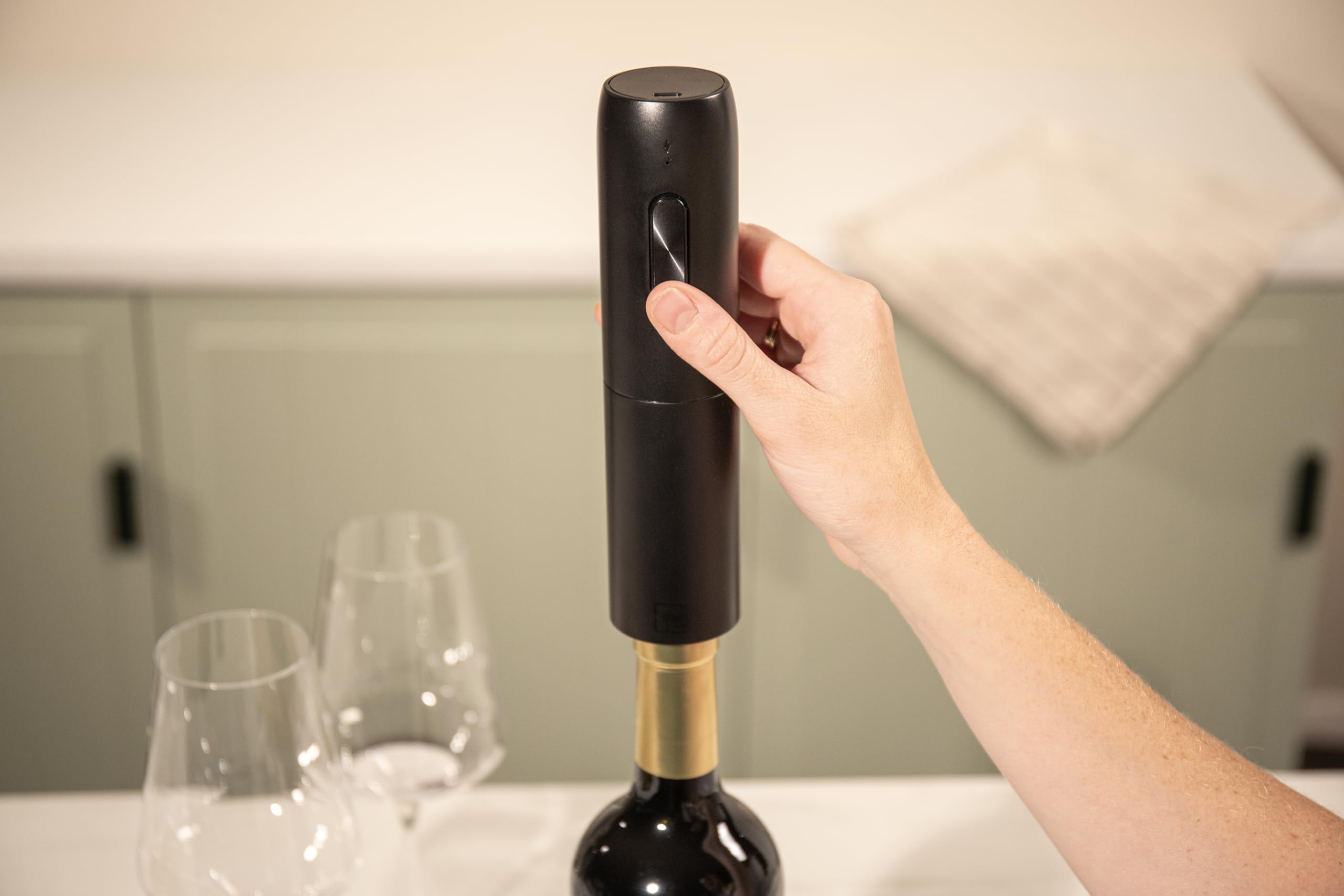 Abridor de vino eléctrico - Sacacorchos automático con carga USB - Operación de un solo toque - Abre botellas sin esfuerzo - Abrevino recargable para corcho y corchos sintéticos 3