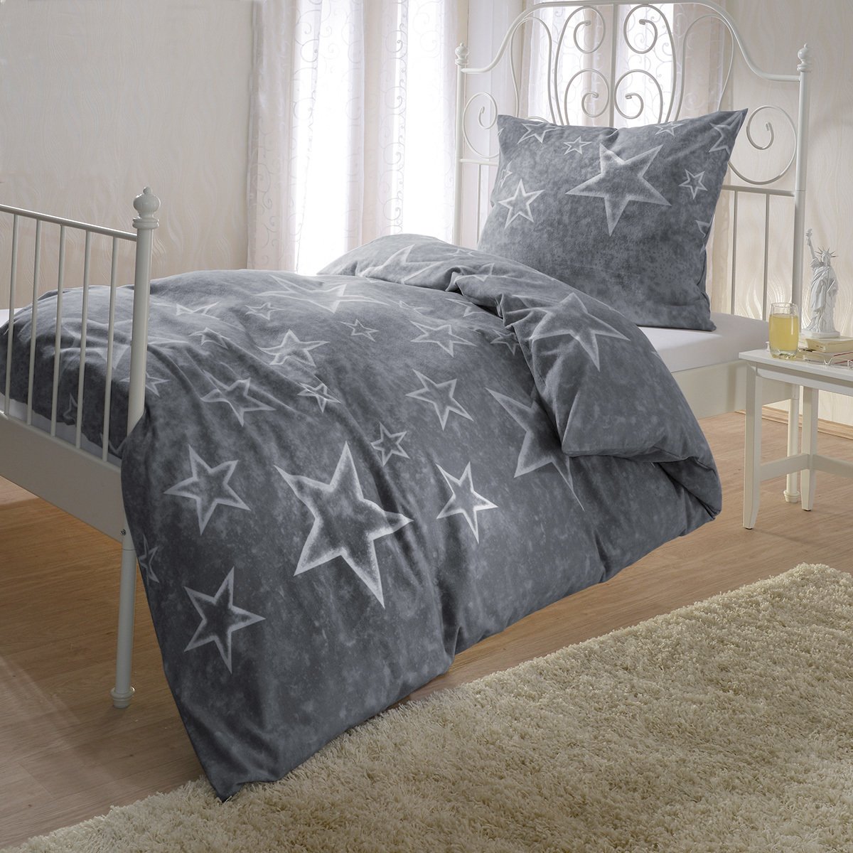 G BETTWARENSHOP Biber Bettwäsche Sterne anthrazit – warme Winterbettwäsche aus 100% Baumwolle – flauschig weich & atmungsaktiv – Kuschelbettwäsche mit Reißverschluss – 155x220 cm + 80x80 cm Küche, Haushalt & Wohnen