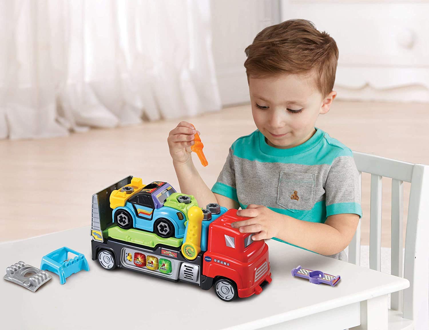 VTech - Tunning el camión Taller, Tráiler Interactivo con Herramientas y Accesorios para Arreglar tu Coche, aprende sobre vehículos y Seguridad Vial, Diferentes misiones y retos (80-517622)