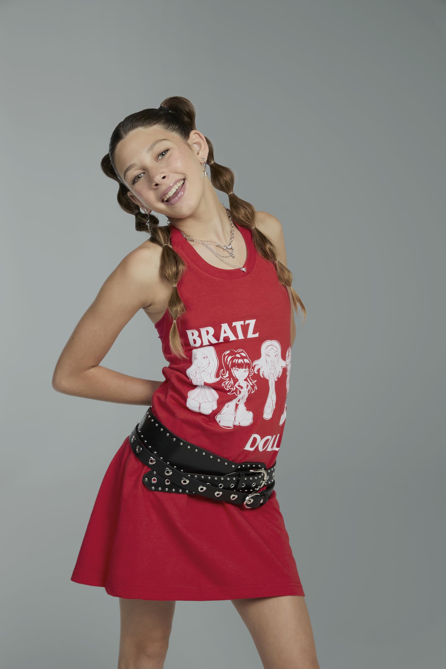 Bratz Stylin' Jade – Modna Lalka z Koszulką do Personalizacji dla Ciebie, w Zestawie Akcesoria – Urocza Zabawka dla Dziewczynek
